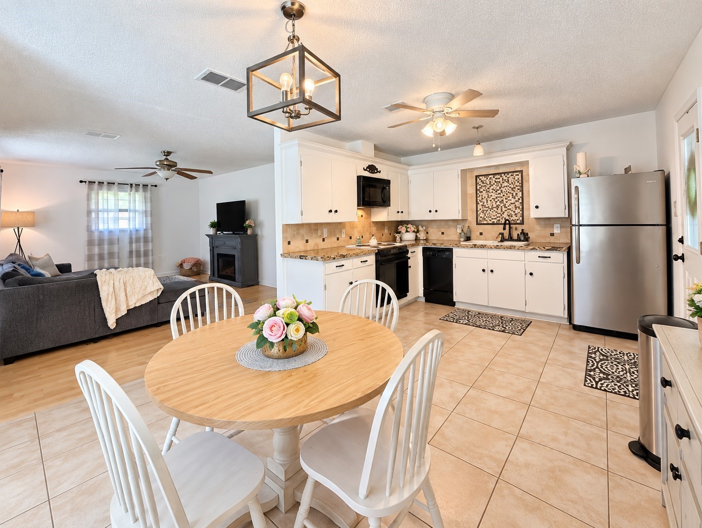 118 W Mahan Street Property Photo 4
