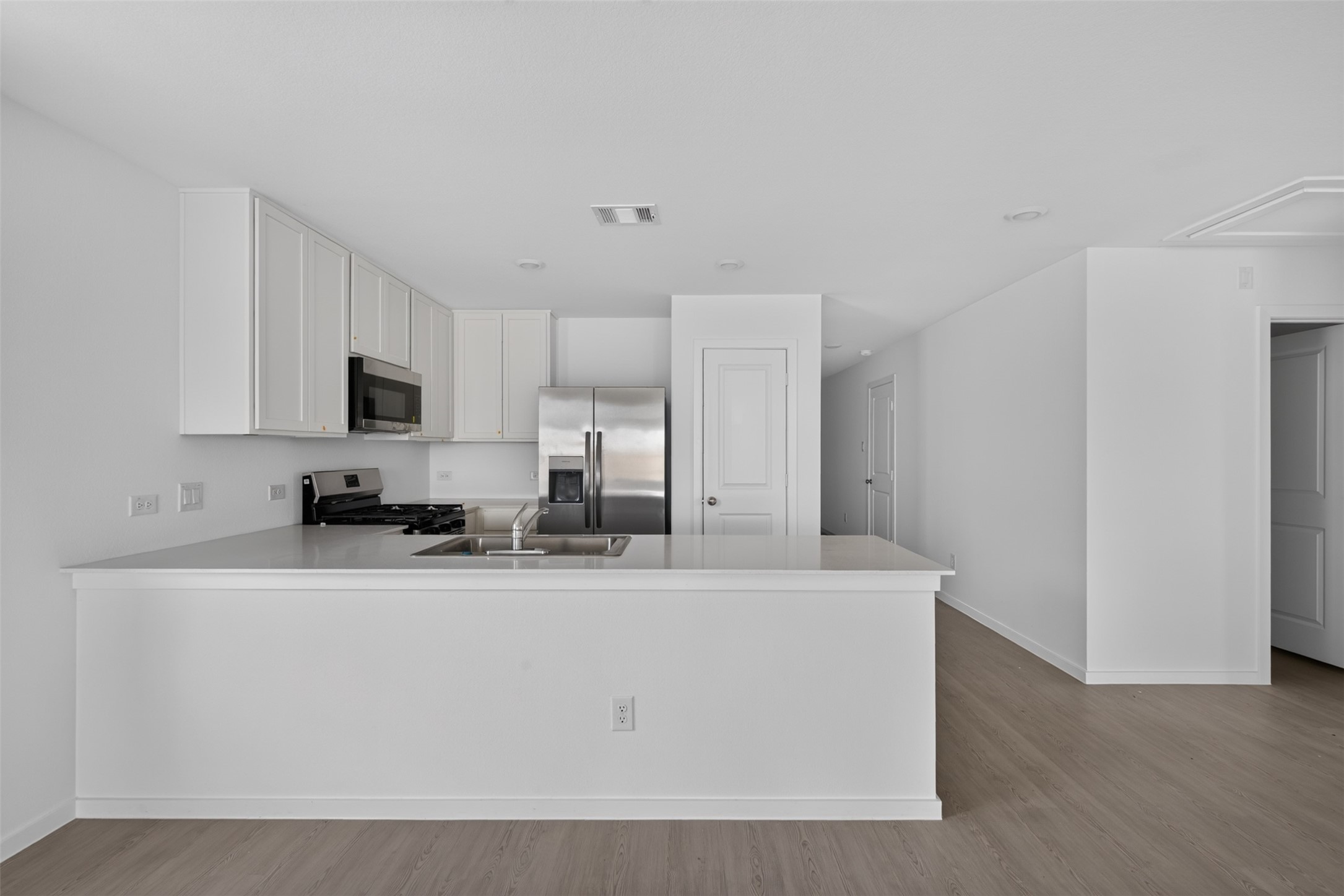 3008 Calhoun Falls Drive Property Photo 9