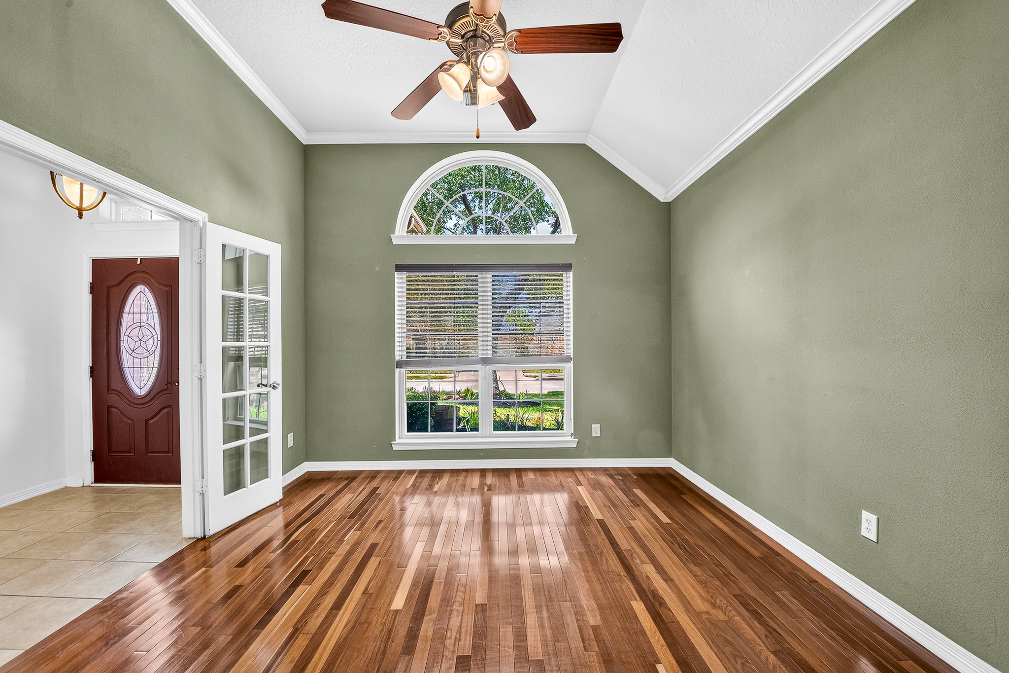 2705 Rocky Springs Drive Property Photo 2