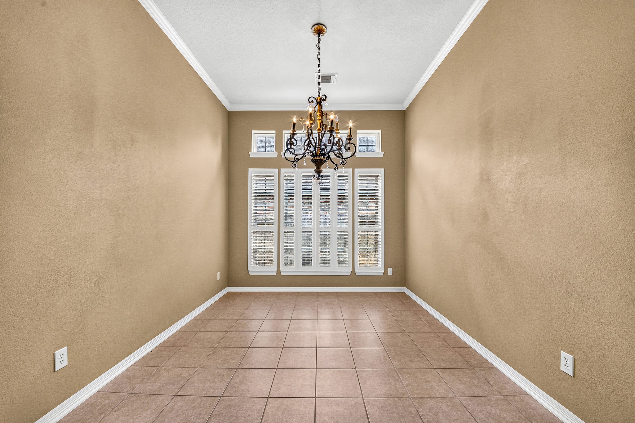 2705 Rocky Springs Drive Property Photo 8