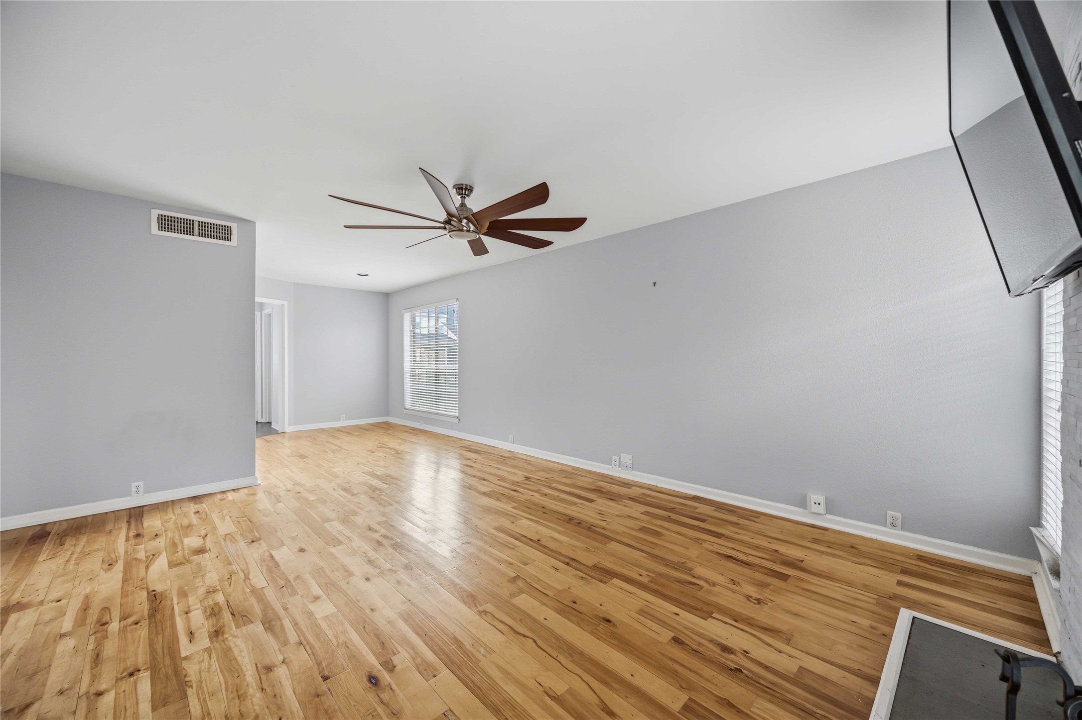 6201 Beverlyhill Street 30 Property Photo 4