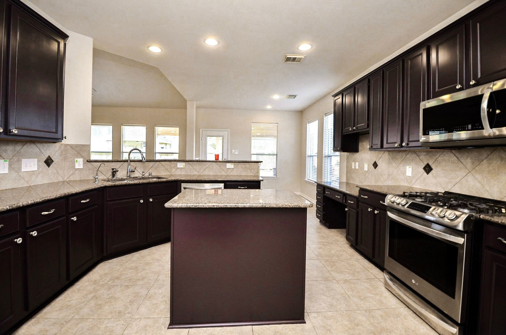 21415 Sierra Bend Drive Property Photo 11
