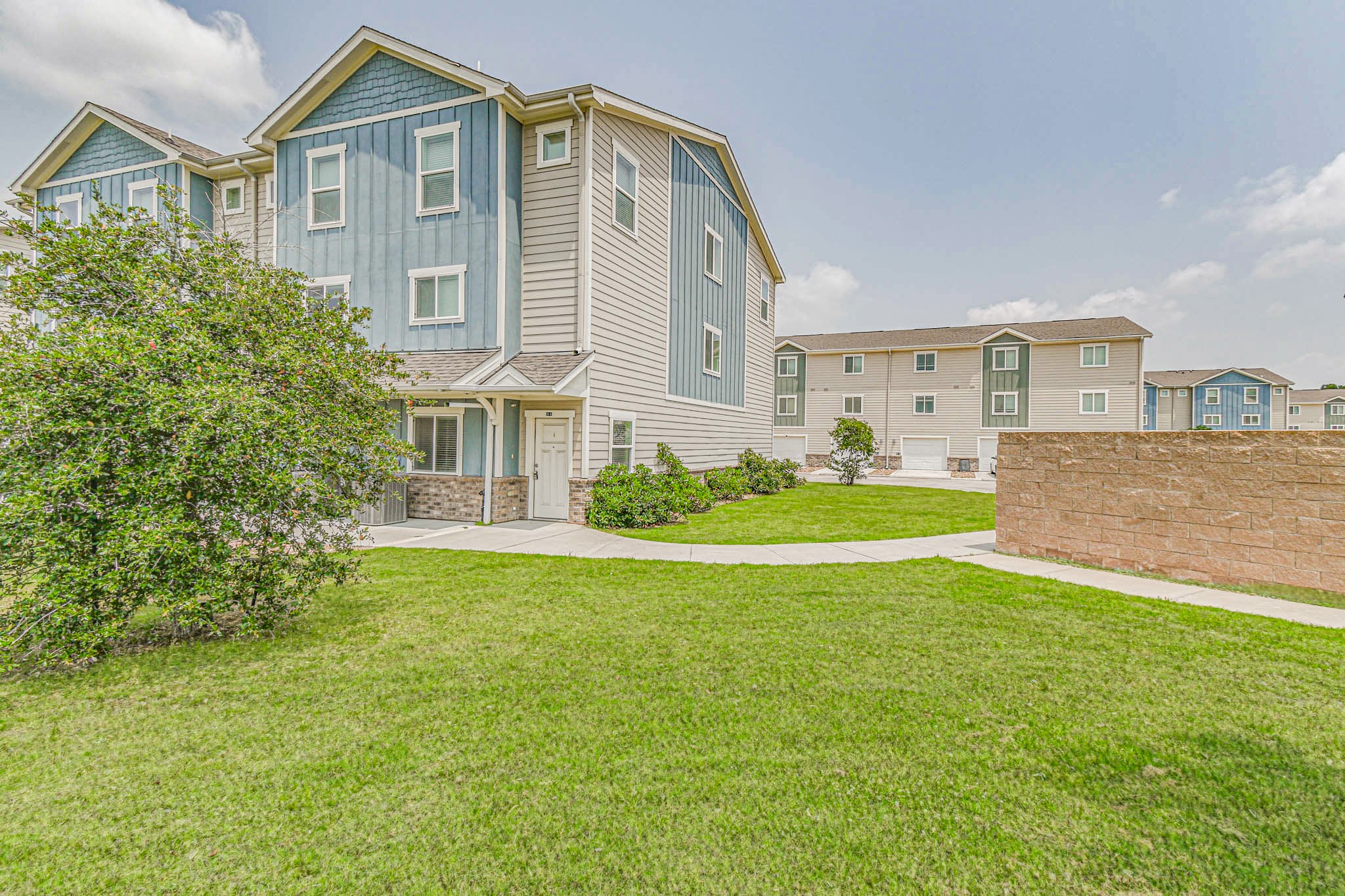 21155 Gosling Road 13c Property Photo 1