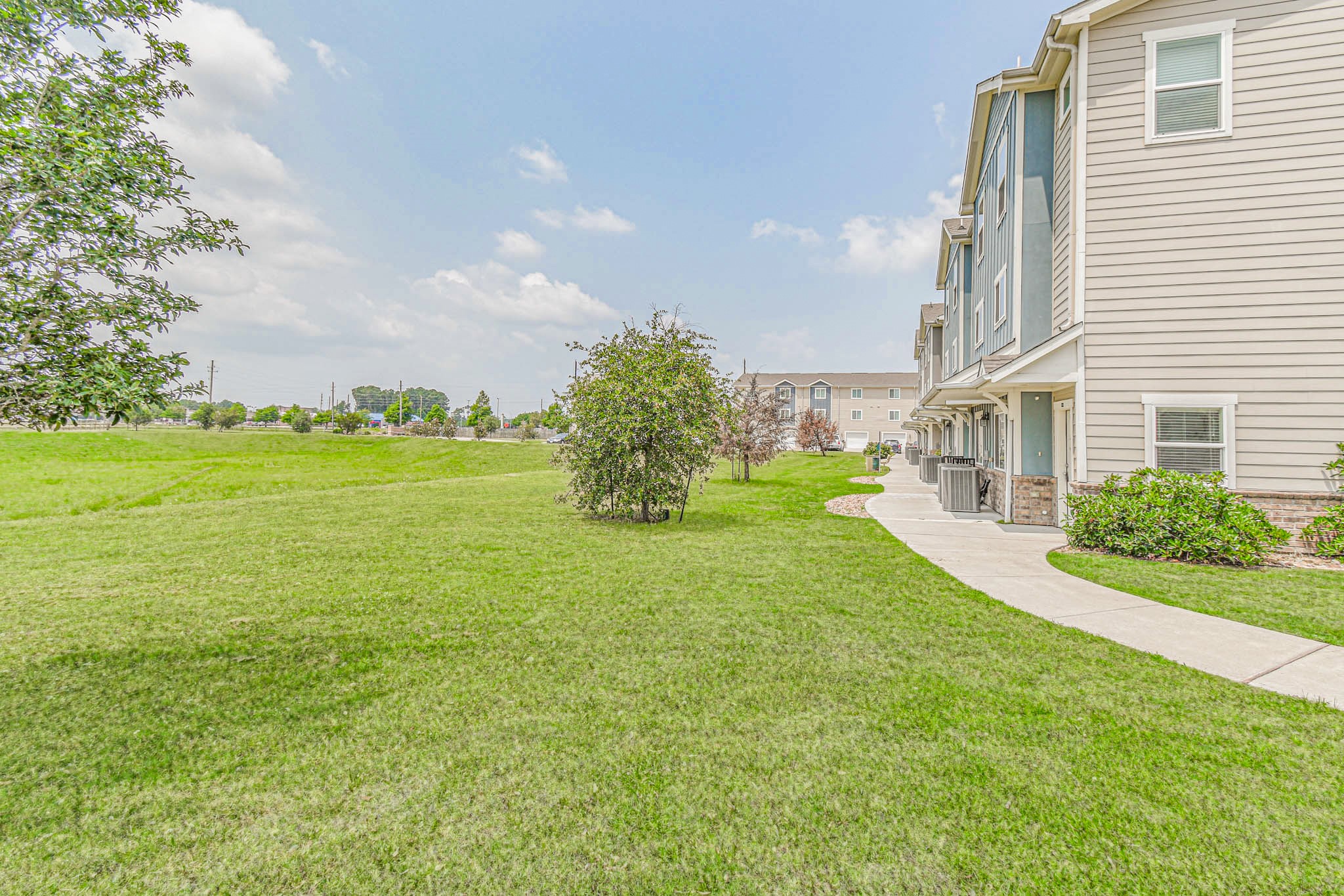 21155 Gosling Road 13c Property Photo 3