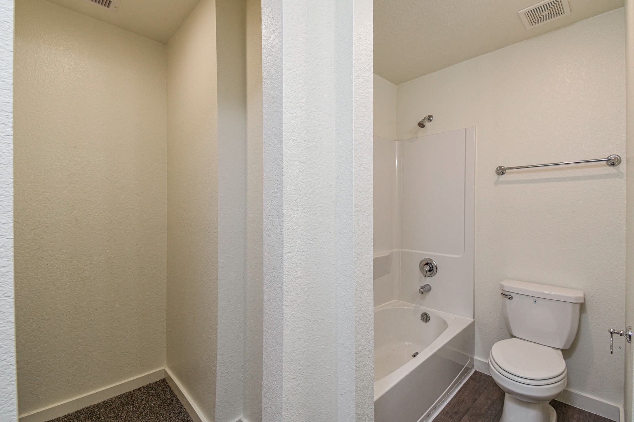 21155 Gosling Road 13c Property Photo 15