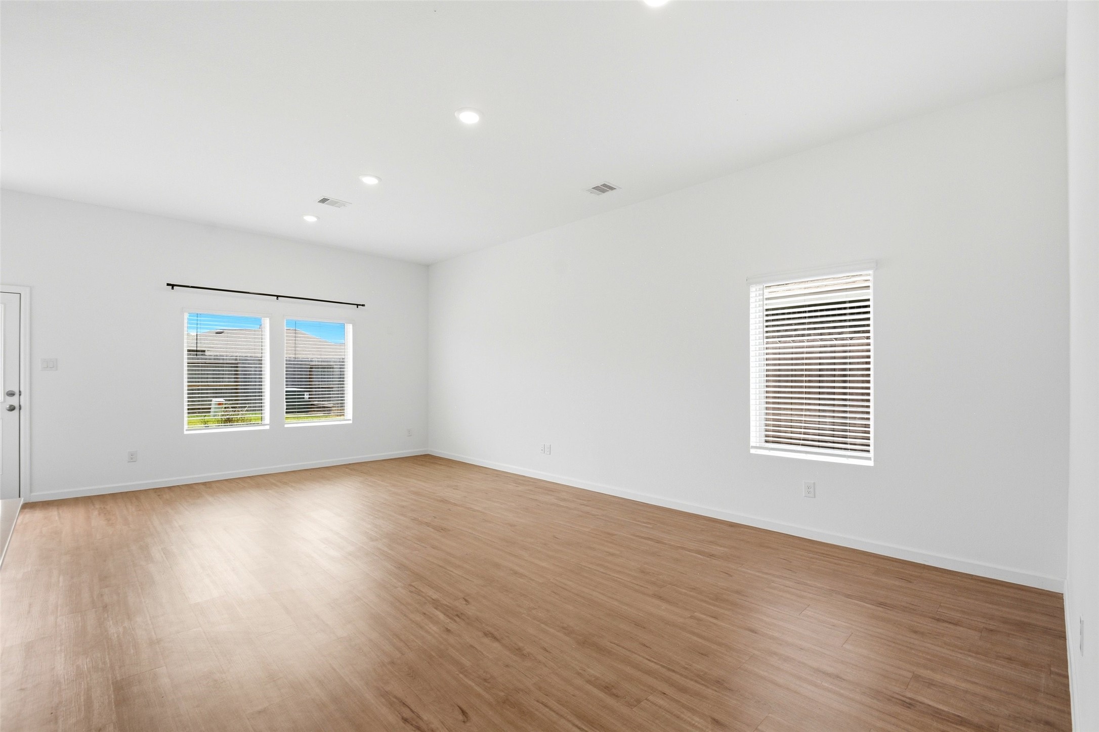 27147 Breakaway Lane Property Photo 4