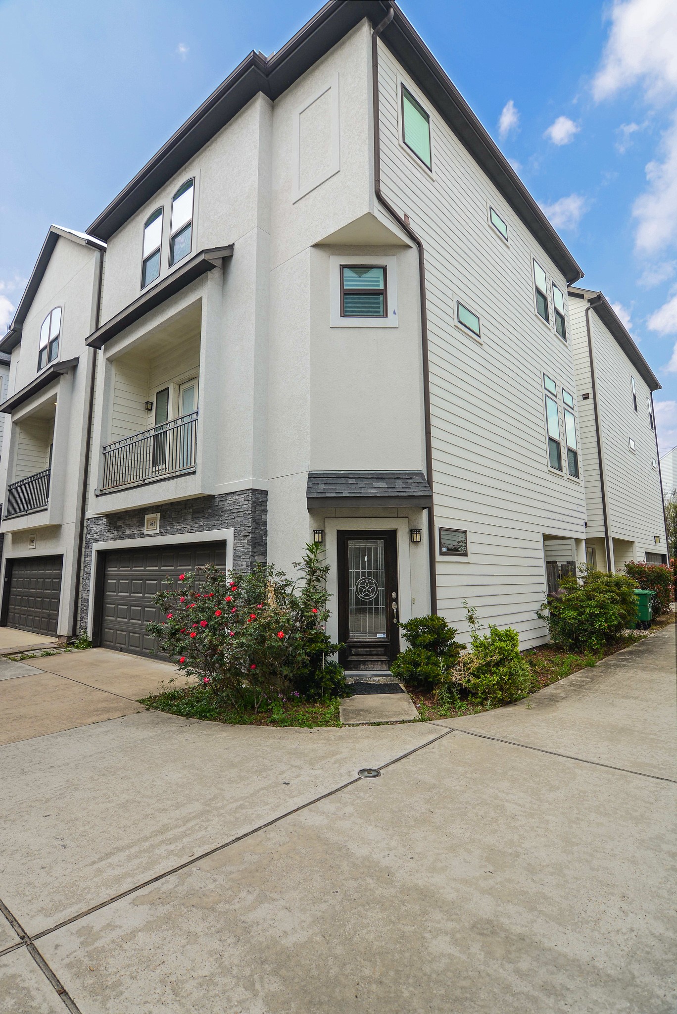 964 W 24th Street Property Photo 1