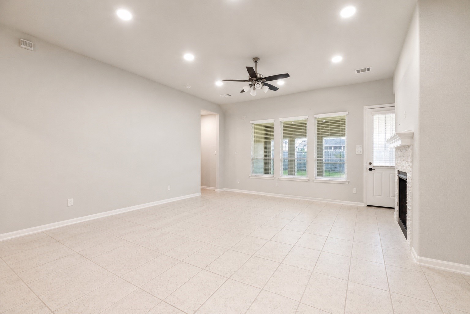 28934 Canyon Oak Drive Property Photo 3