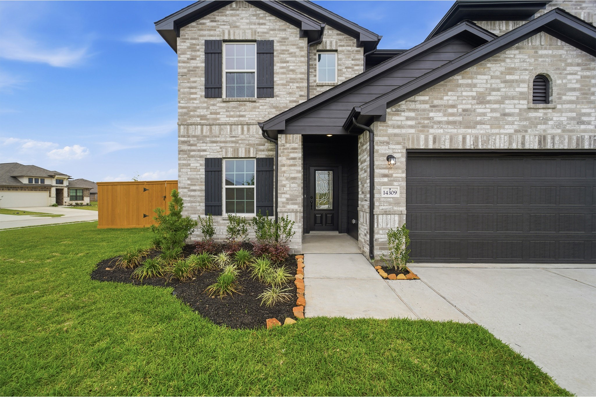 14309 Pine Cliffs Drive Property Photo 3