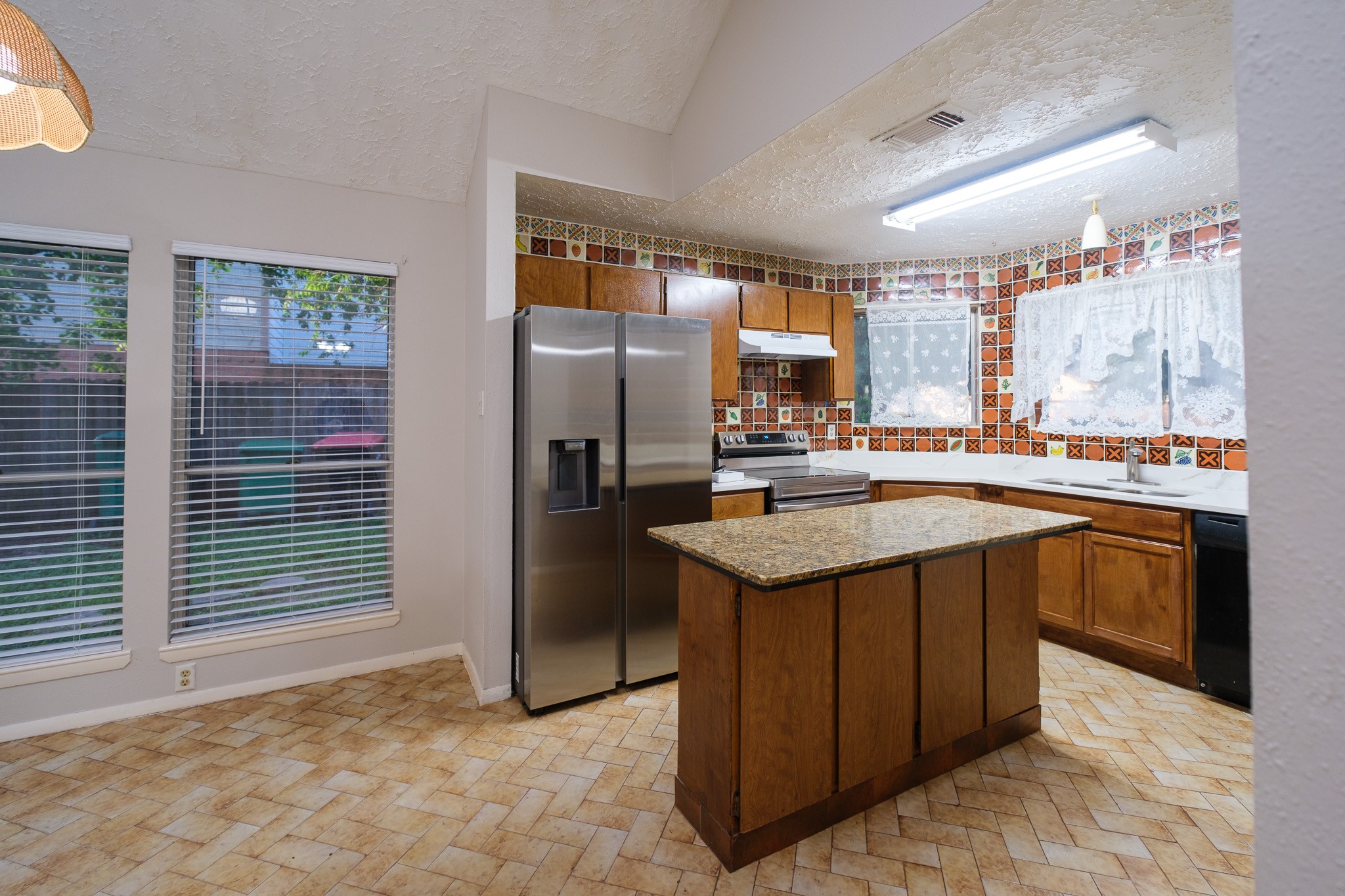 7521 Brookleaf Drive Property Photo 4