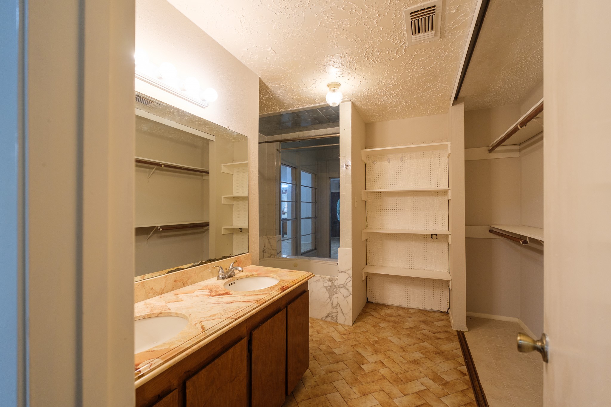 7521 Brookleaf Drive Property Photo 8