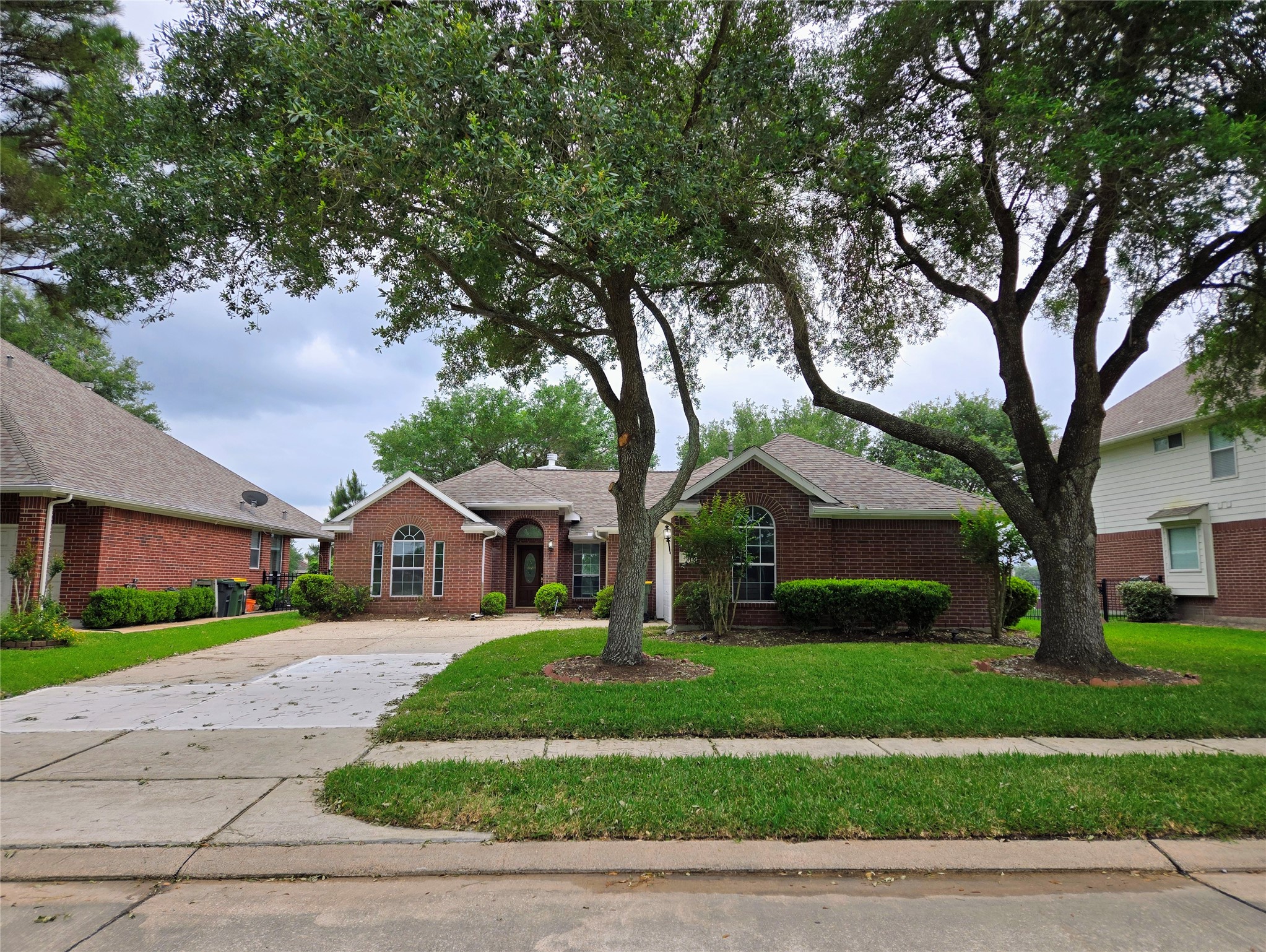 4018 Crystal Lake Circle N Property Photo 5