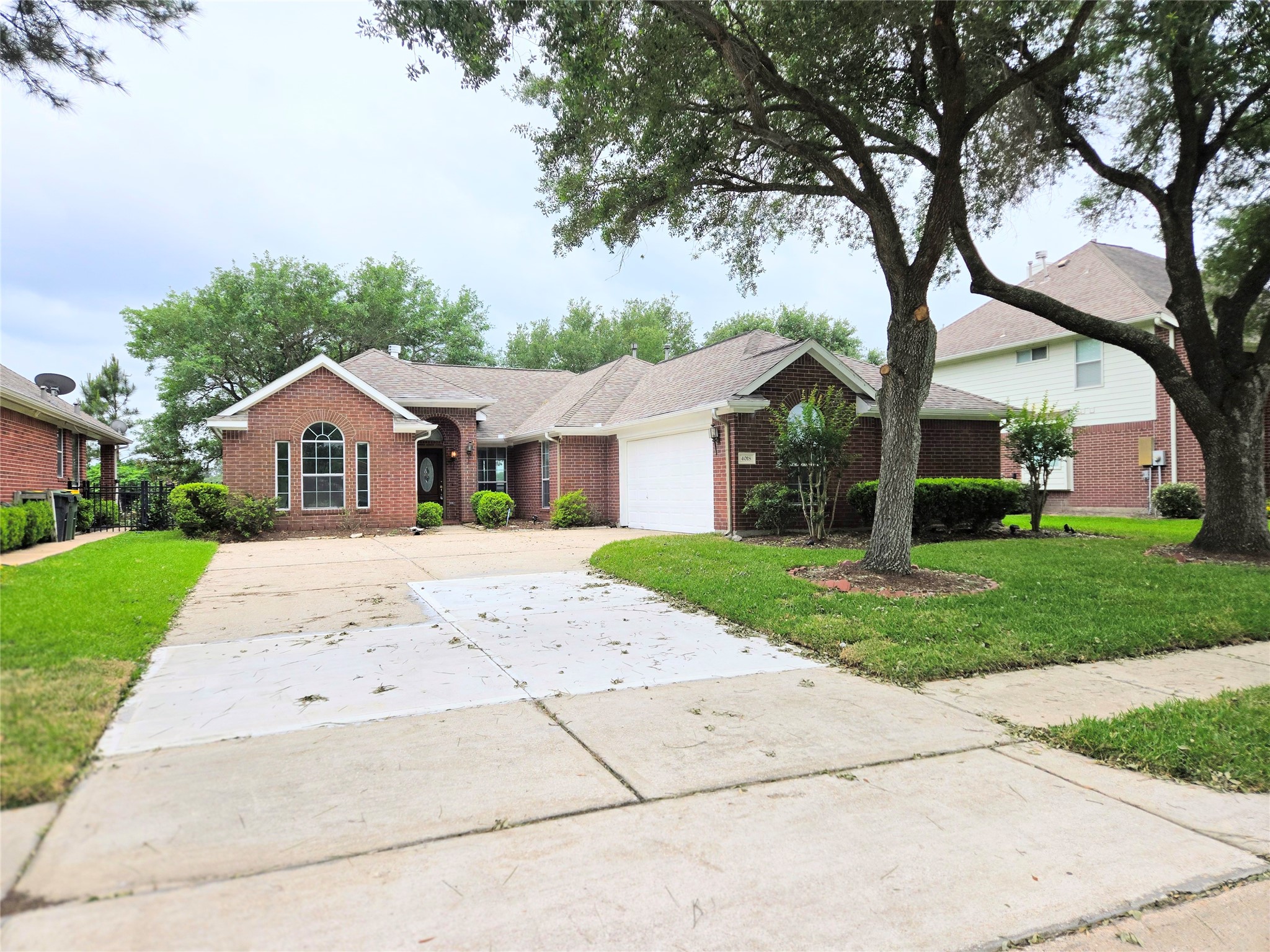 4018 Crystal Lake Circle N Property Photo 6