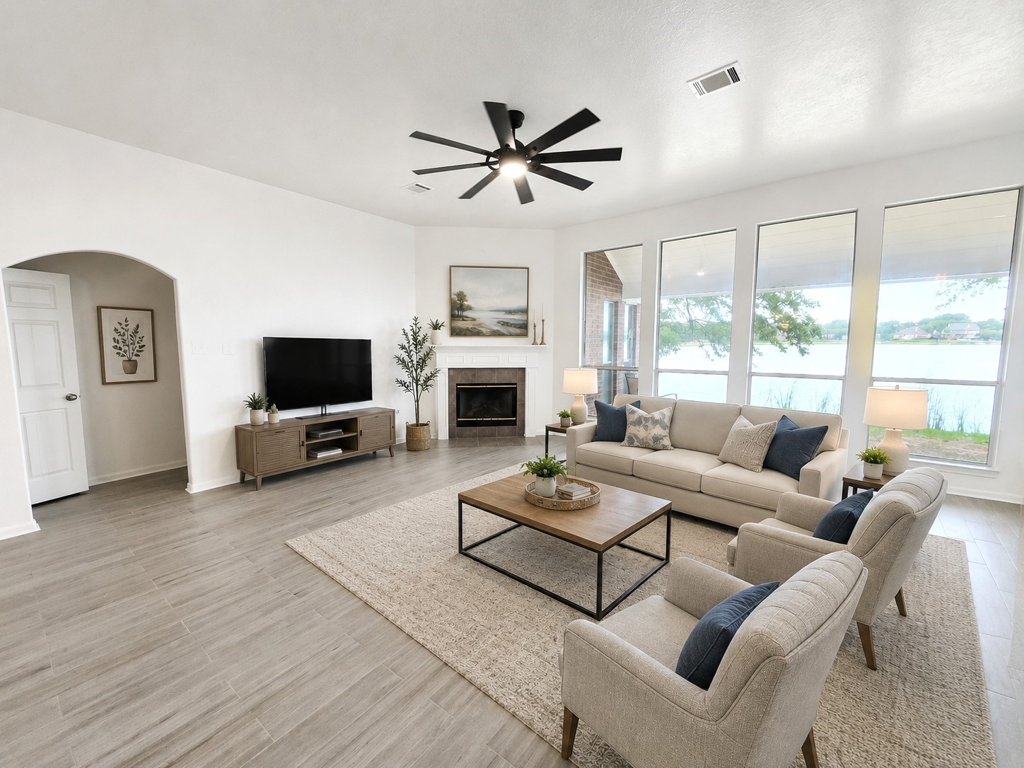 4018 Crystal Lake Circle N Property Photo 7
