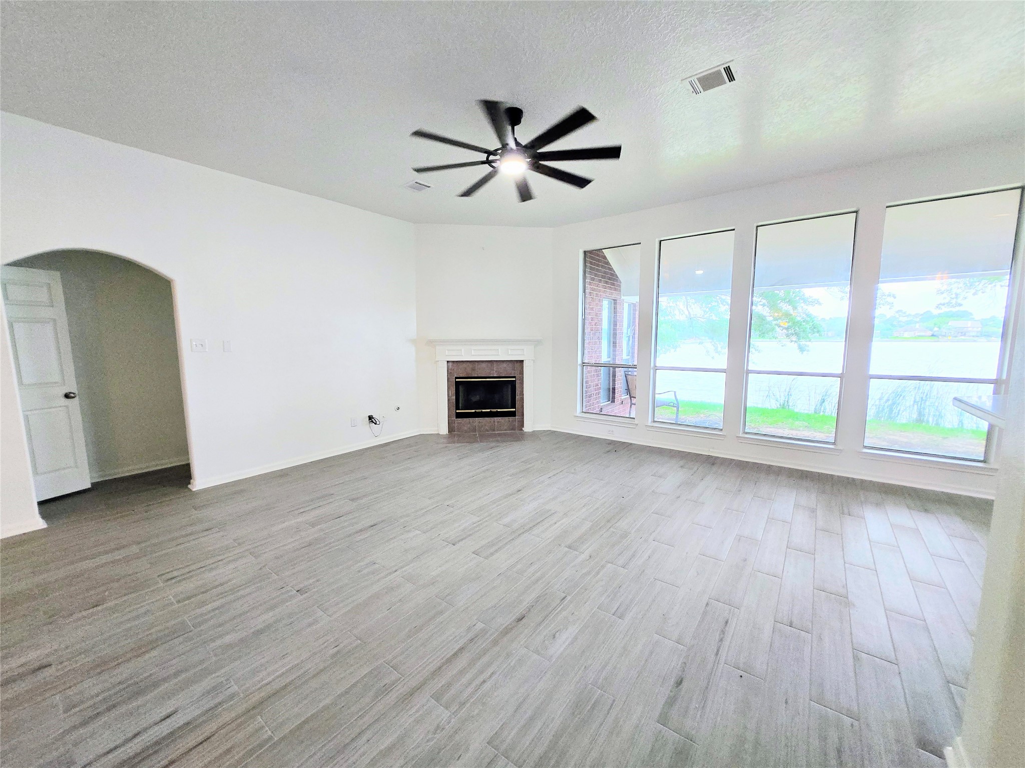 4018 Crystal Lake Circle N Property Photo 8