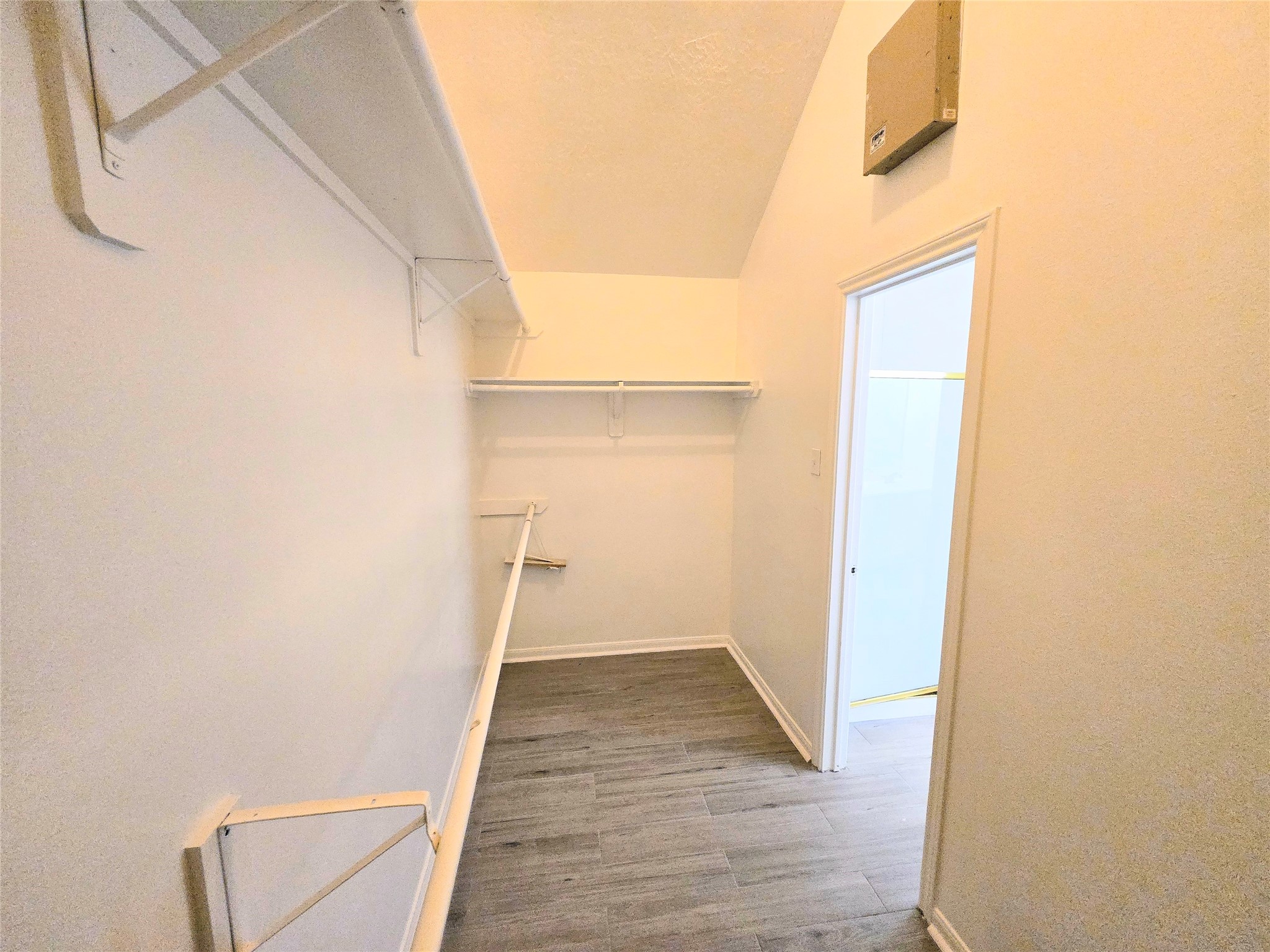 4018 Crystal Lake Circle N Property Photo 26