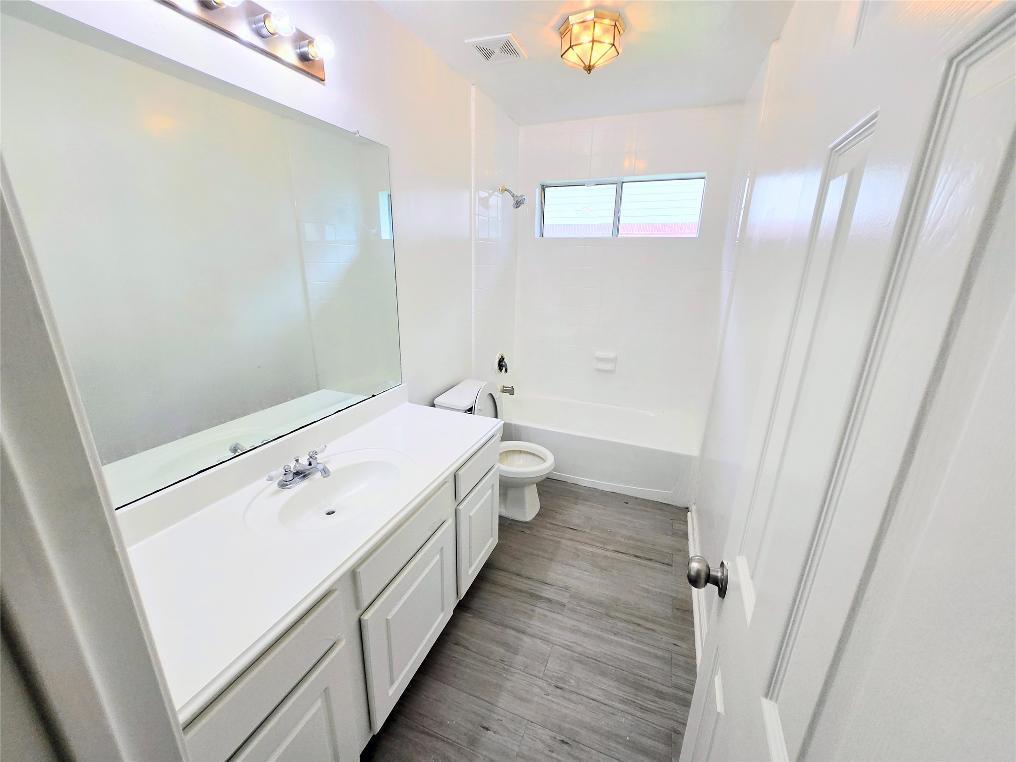 4018 Crystal Lake Circle N Property Photo 27