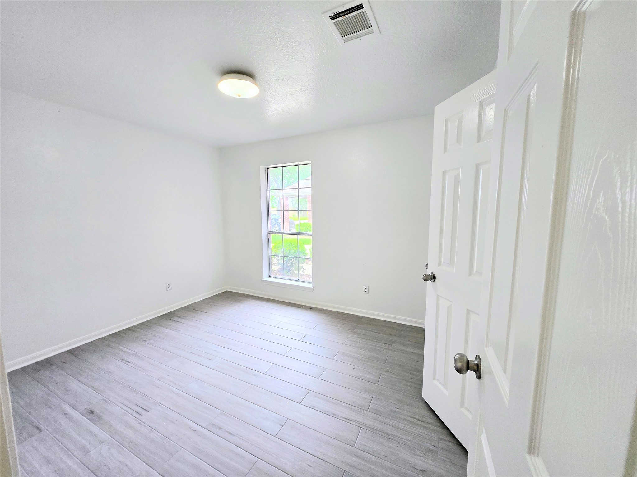 4018 Crystal Lake Circle N Property Photo 29