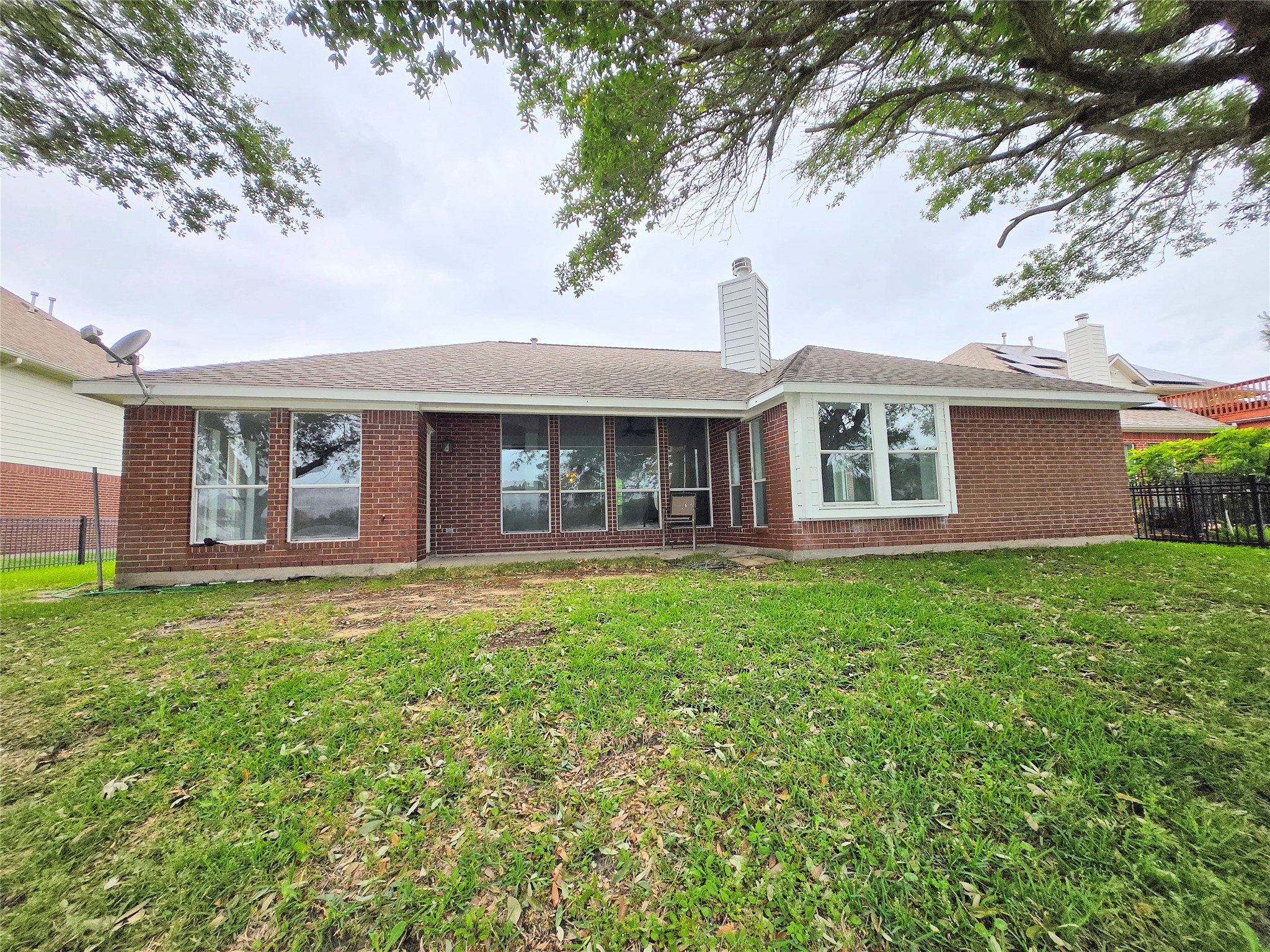 4018 Crystal Lake Circle N Property Photo 33