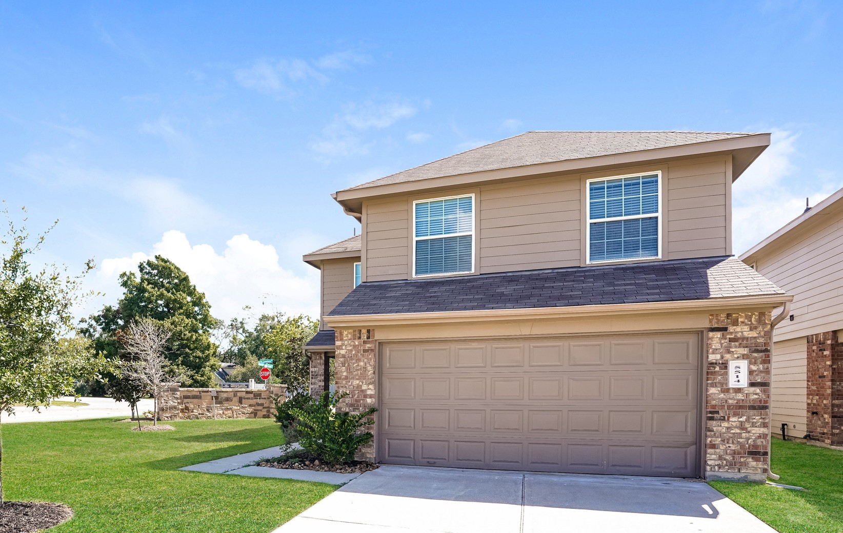 5514 Hawksbury Creek Drive Property Photo 2