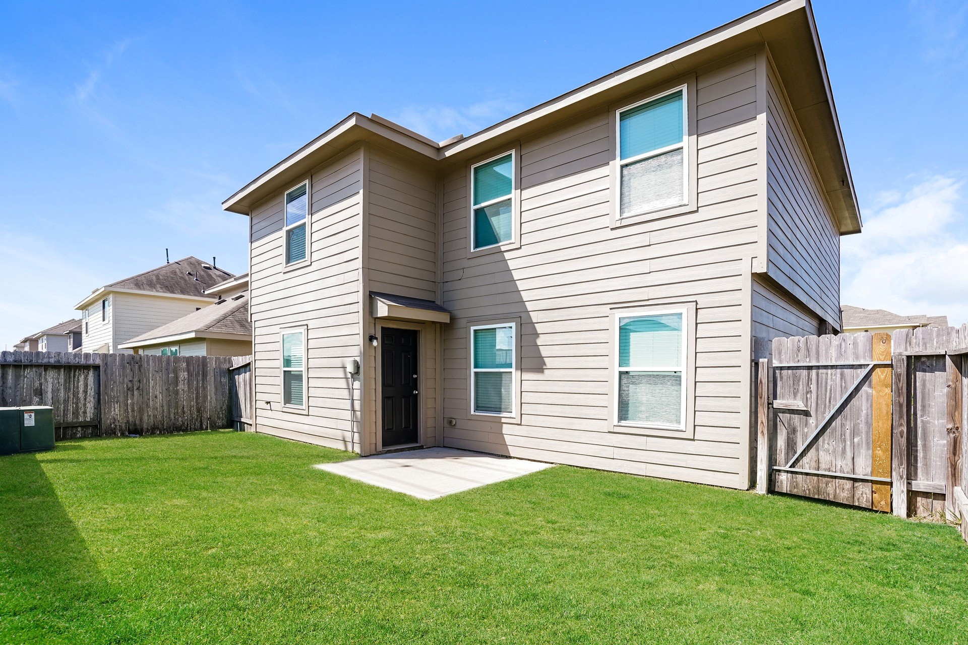 5514 Hawksbury Creek Drive Property Photo 3