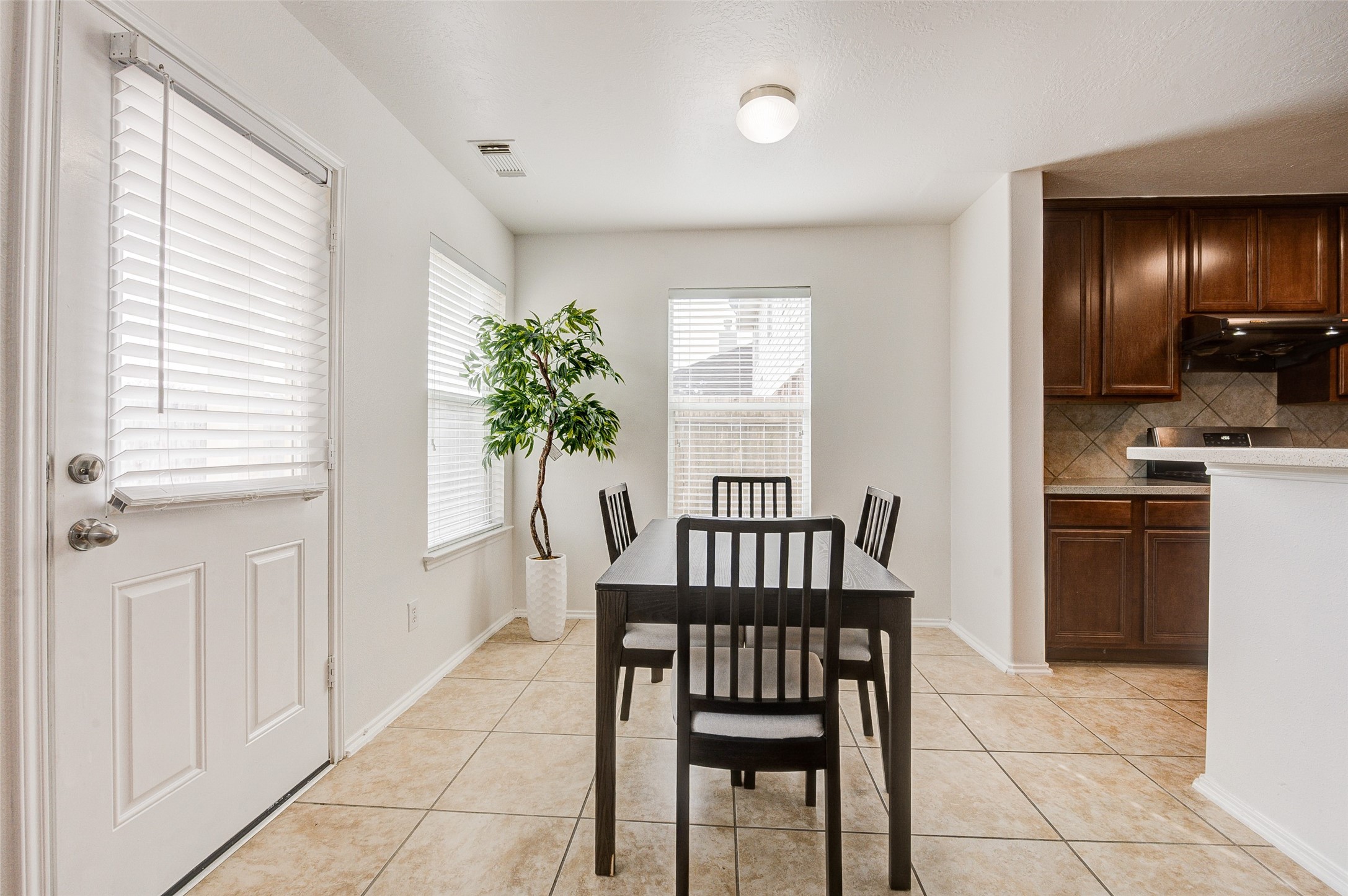 2715 Eros Lane Property Photo 8