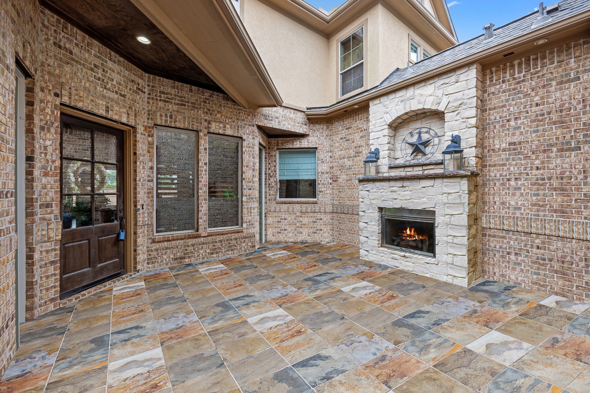 11418 Lazarro Lane Property Photo 3