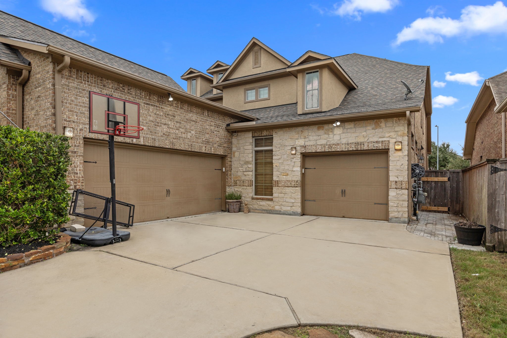 11418 Lazarro Lane Property Photo 12