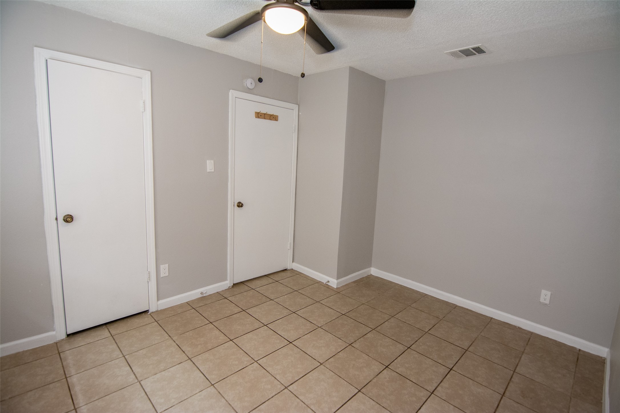 1661 Northwood Street 1661 Property Photo 9
