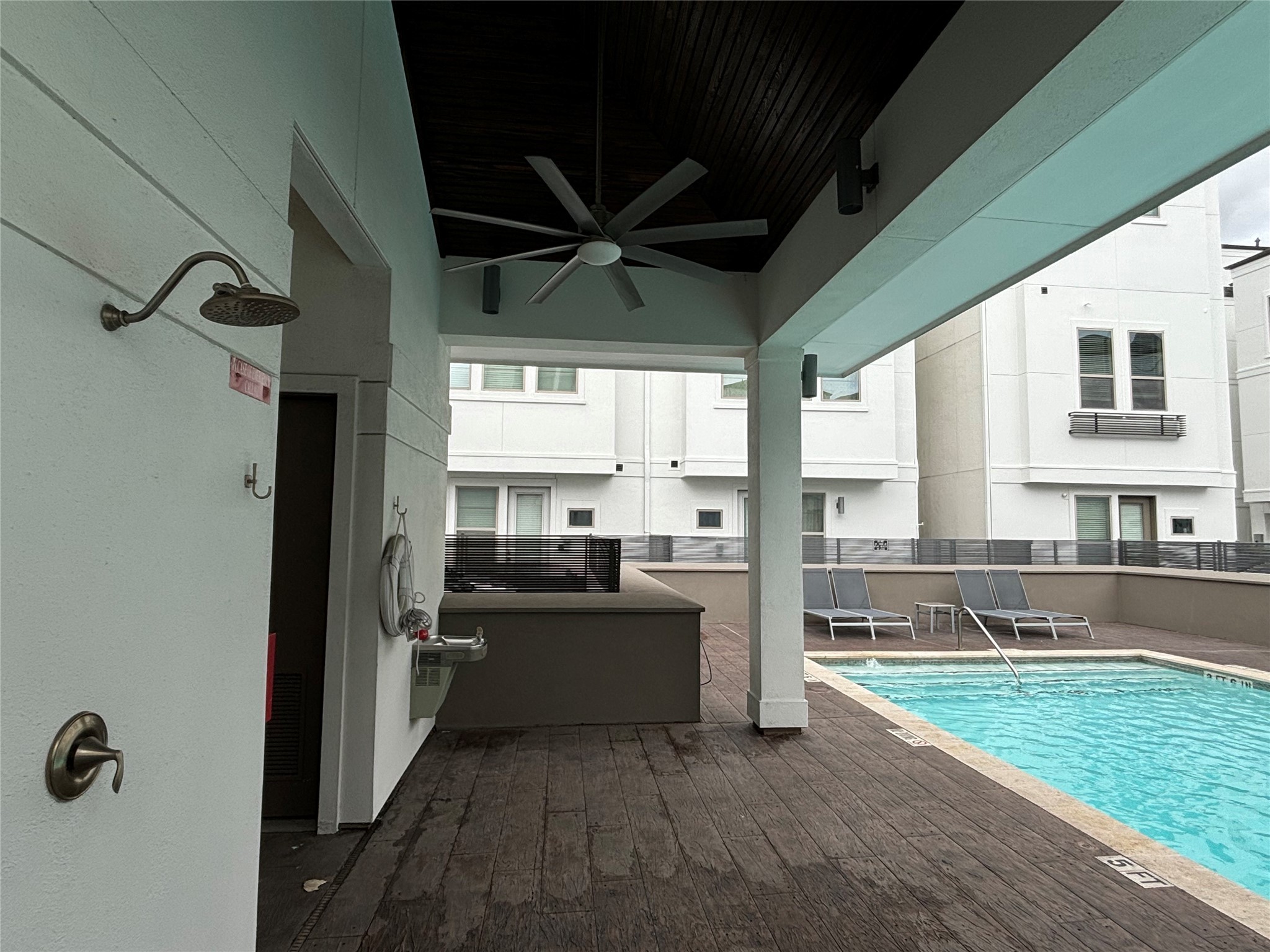 5413 Larkin Street Property Photo 6