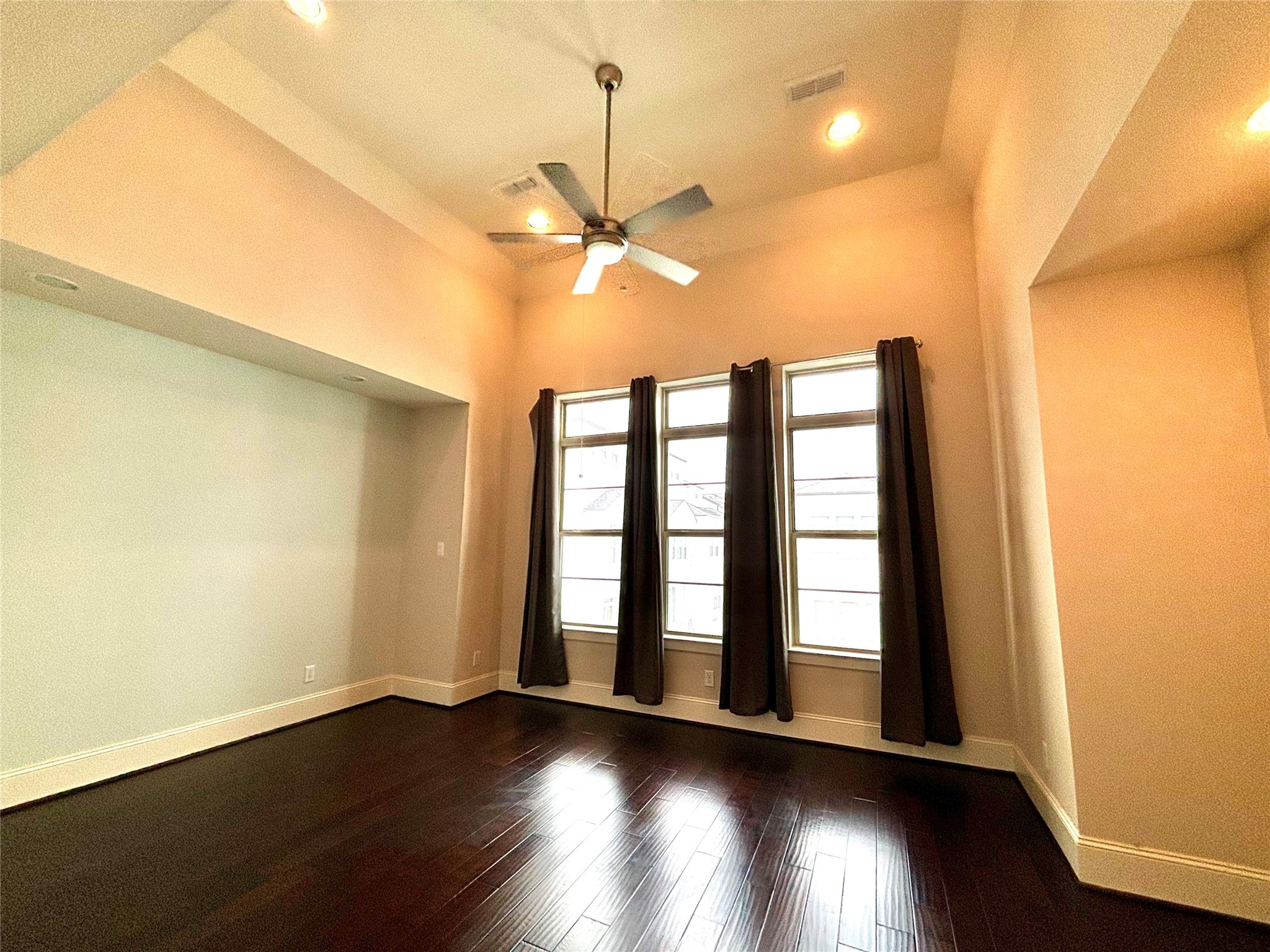 5413 Larkin Street Property Photo 22