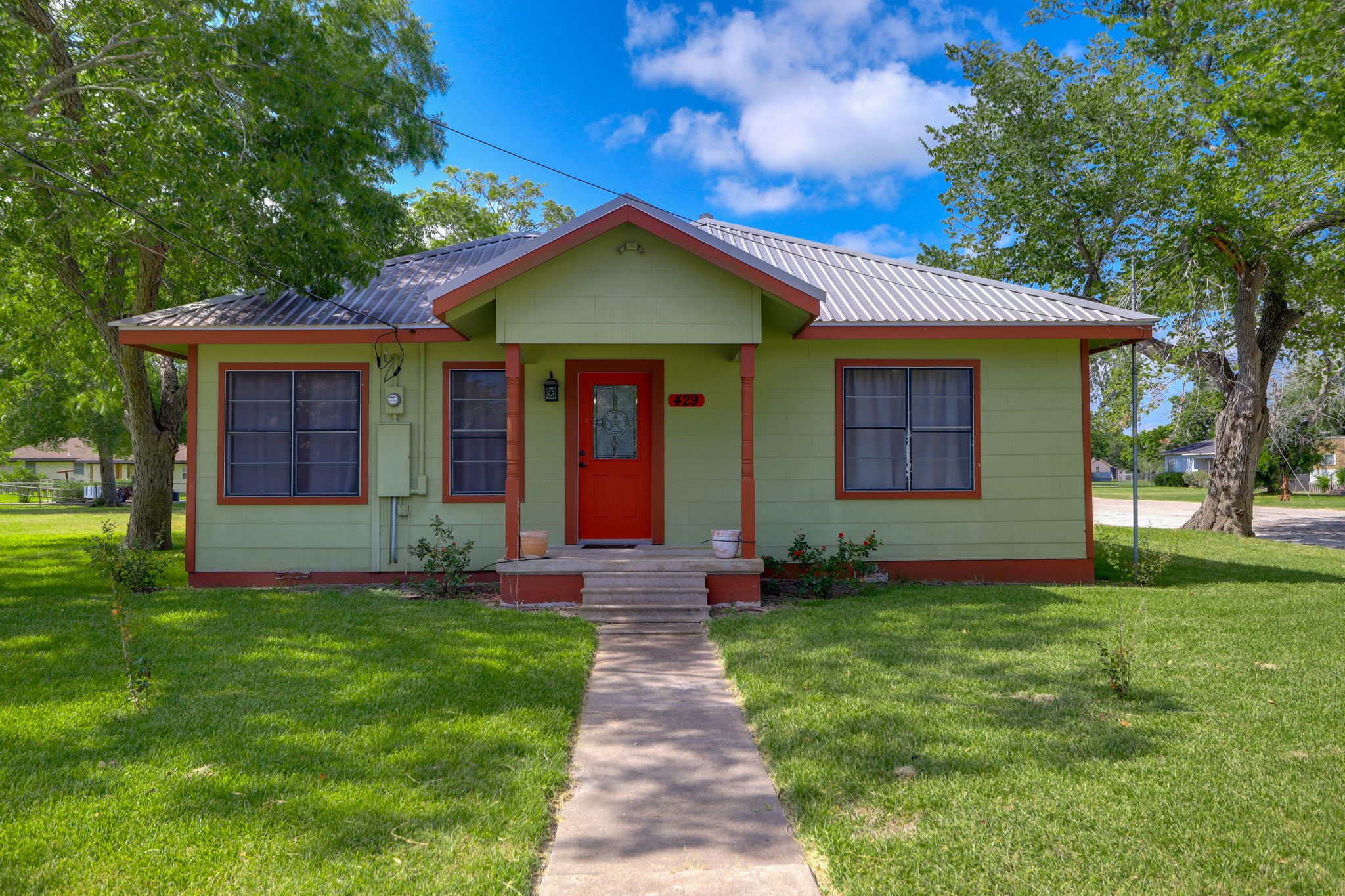 429 W 4th Street Property Photo 1