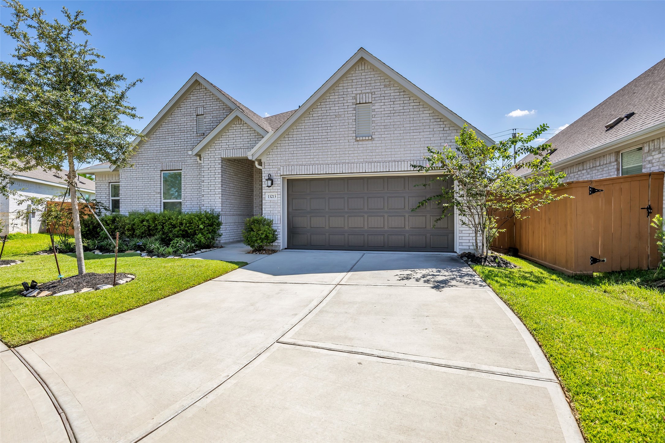 13213 Harbor Point Drive Property Photo 1