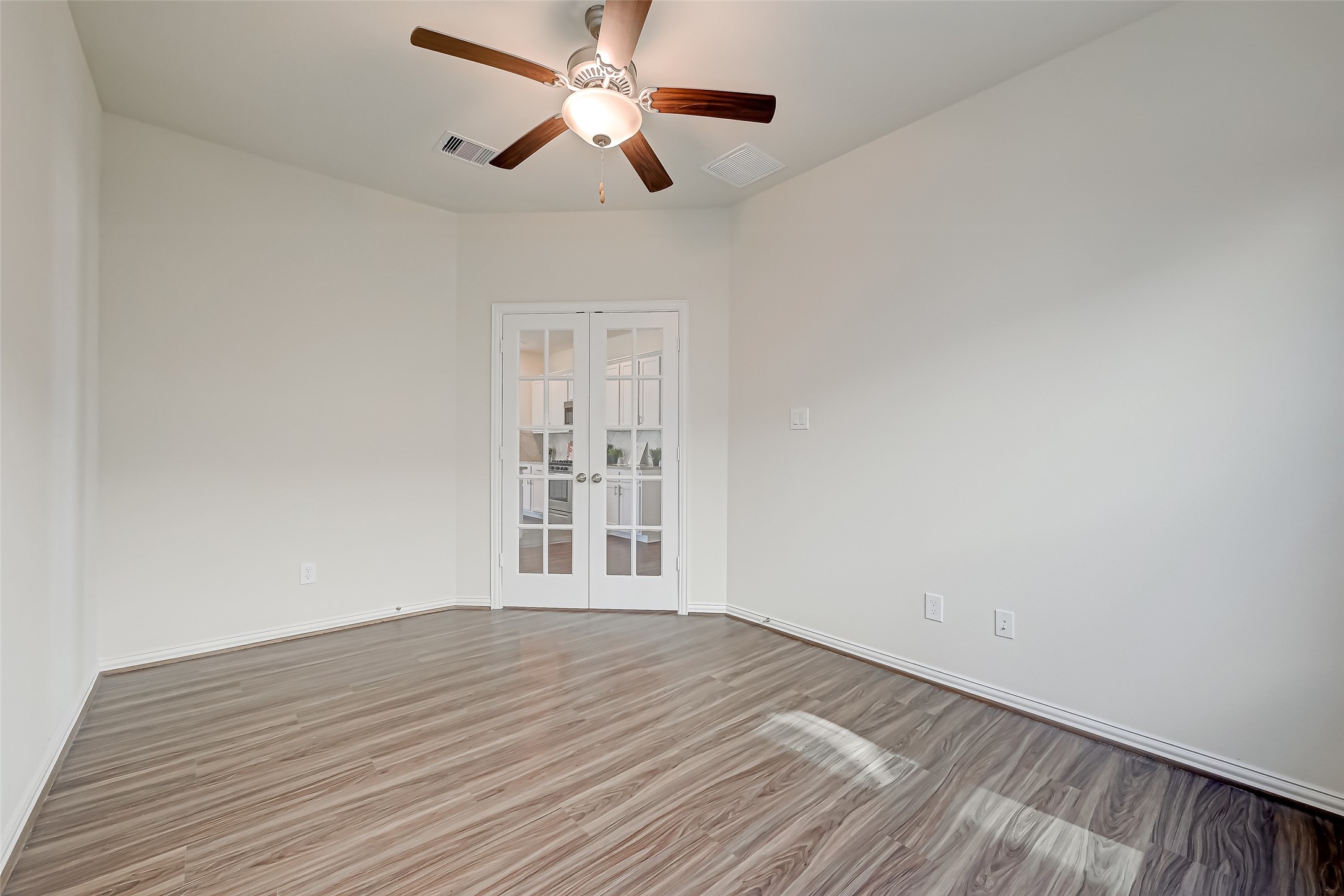30822 Lake Spur Manor Property Photo 10