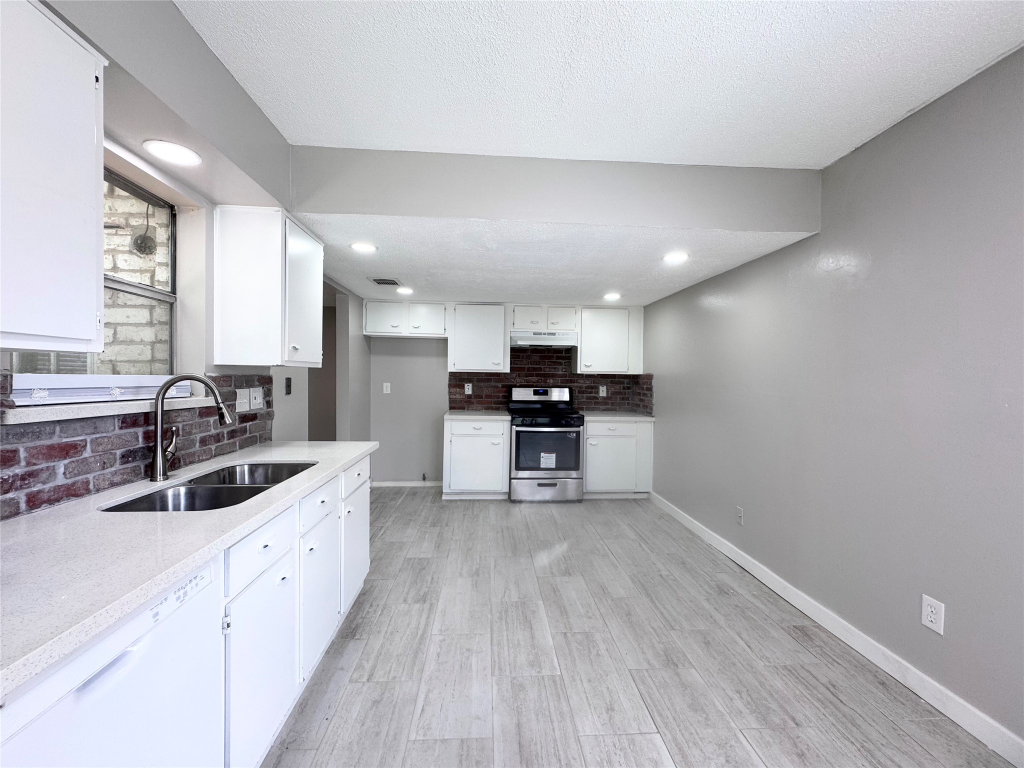 9414 Crystal Cove Circle Property Photo 3