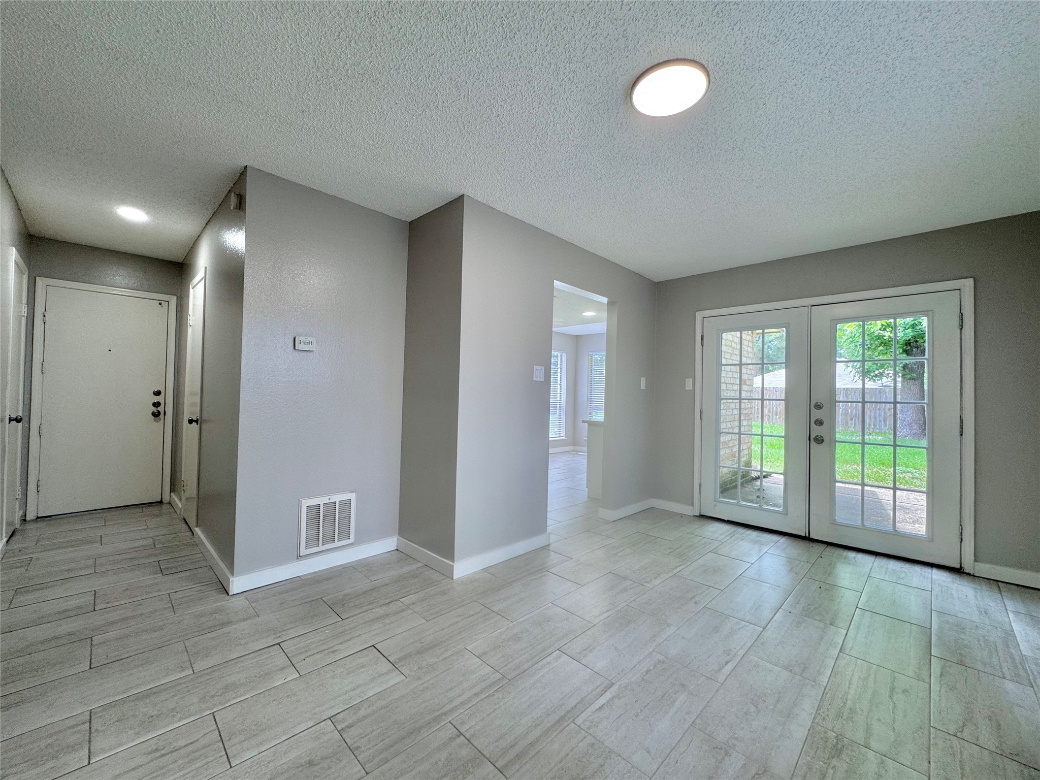 9414 Crystal Cove Circle Property Photo 5