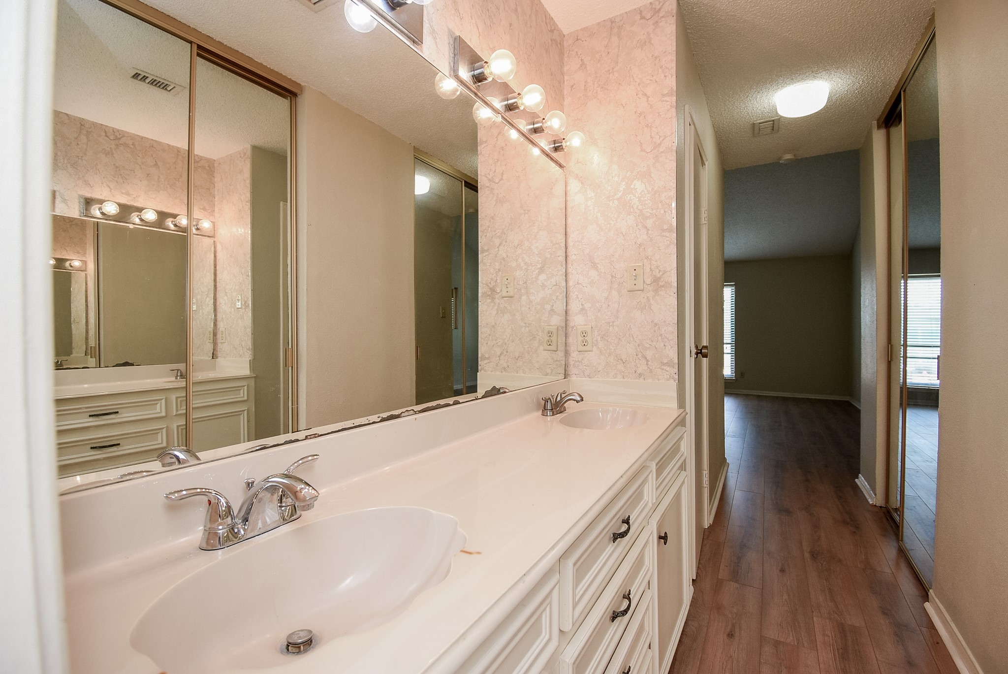 11280 Braes Forest Drive 205 Property Photo 9