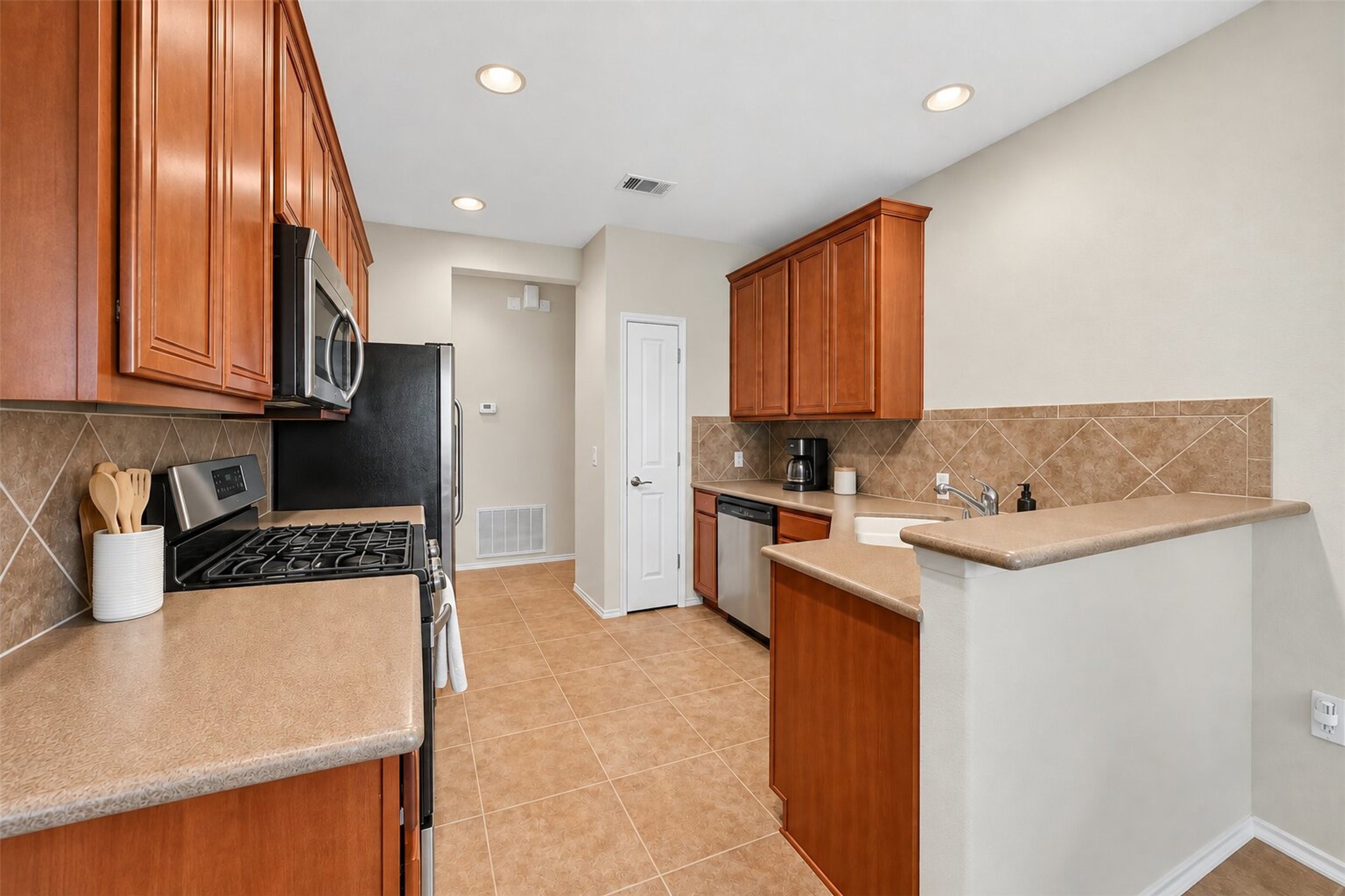 13600 Breton Ridge Street 17d Property Photo 9