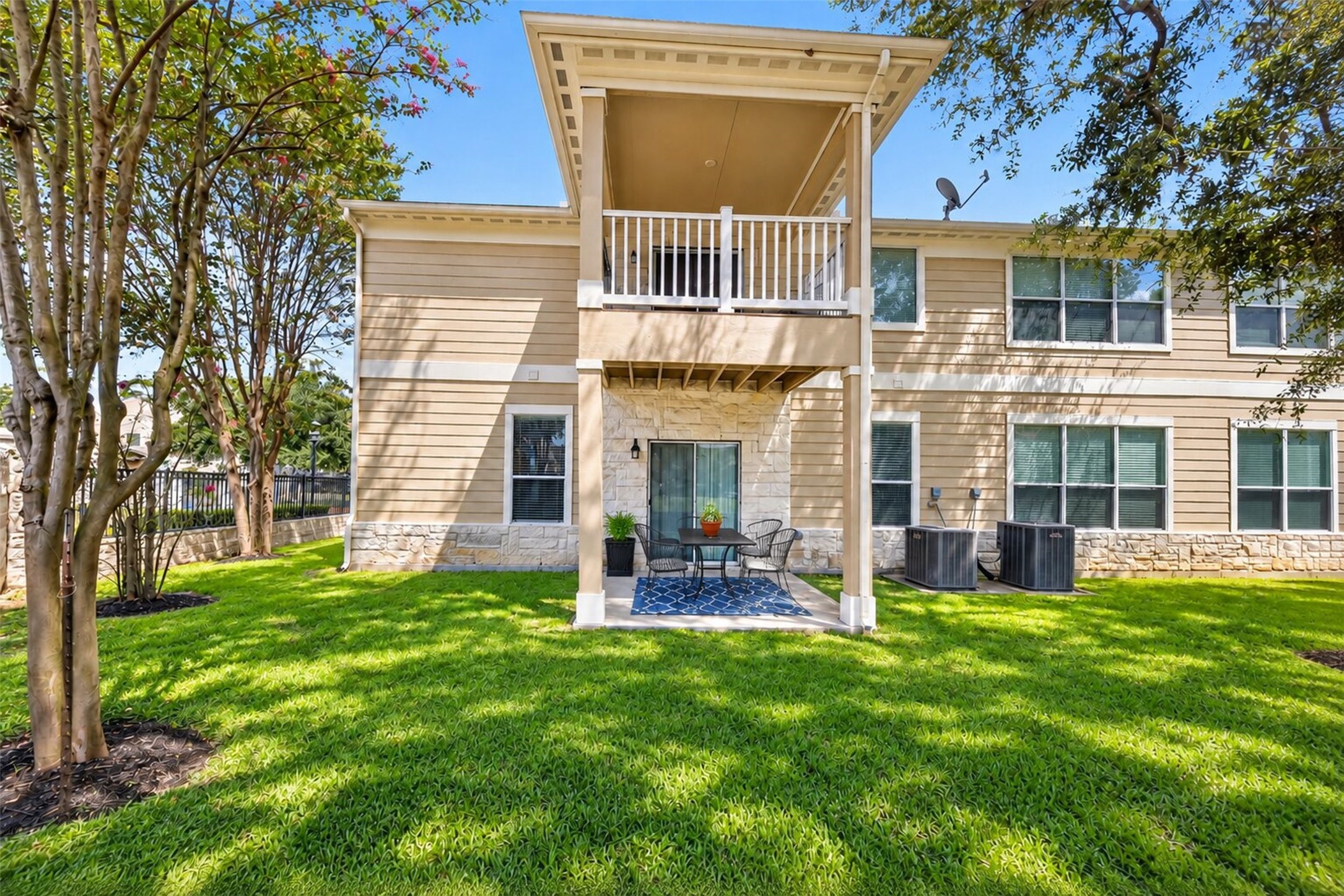 13600 Breton Ridge Street 17d Property Photo 16