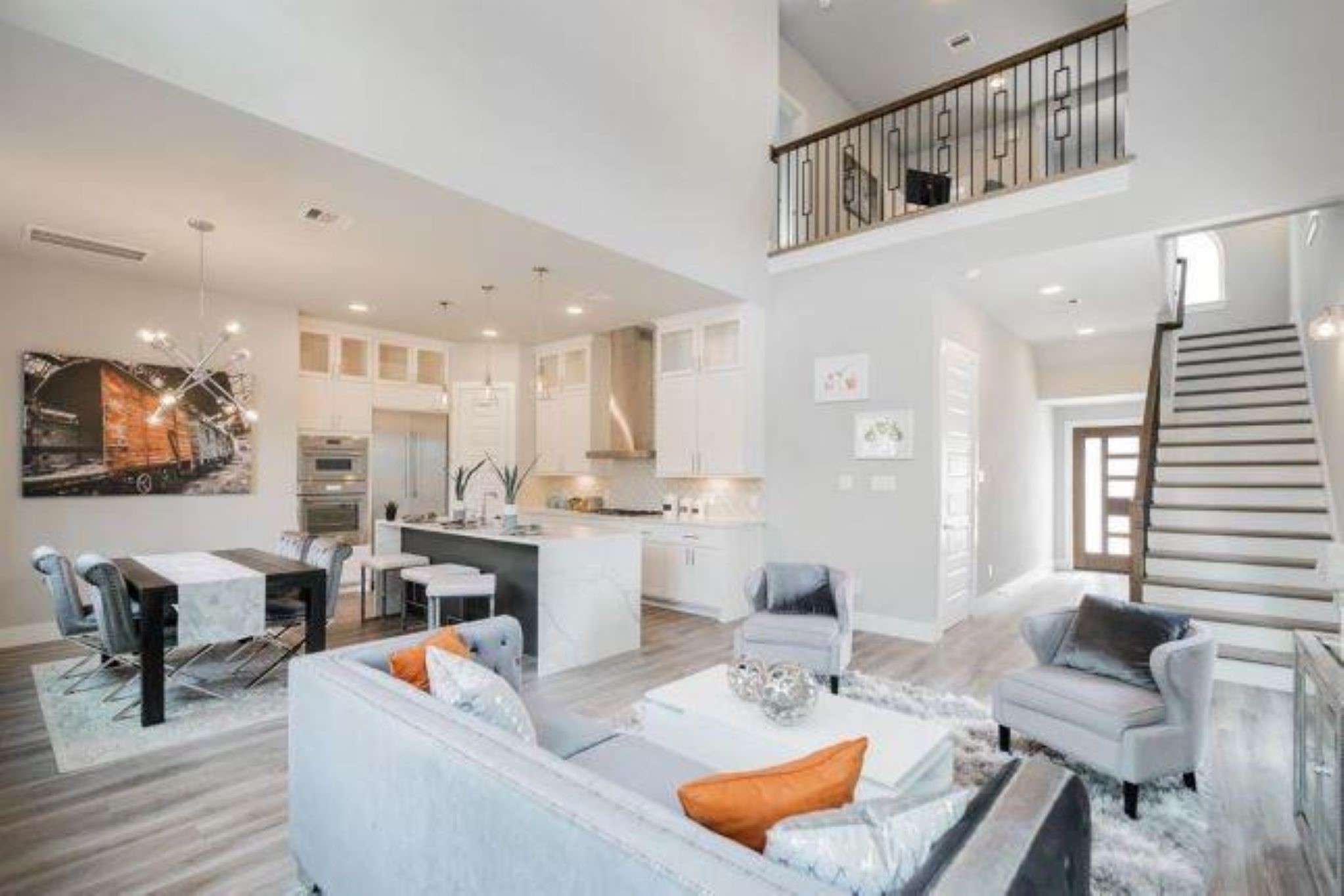 1414 W 34th 1/2 Street Property Photo 6