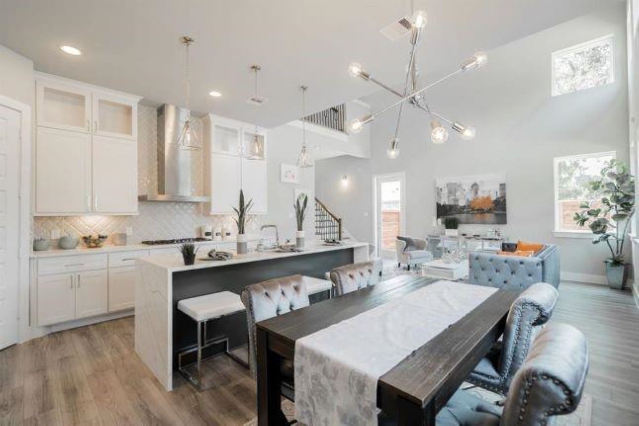 1414 W 34th 1/2 Street Property Photo 7