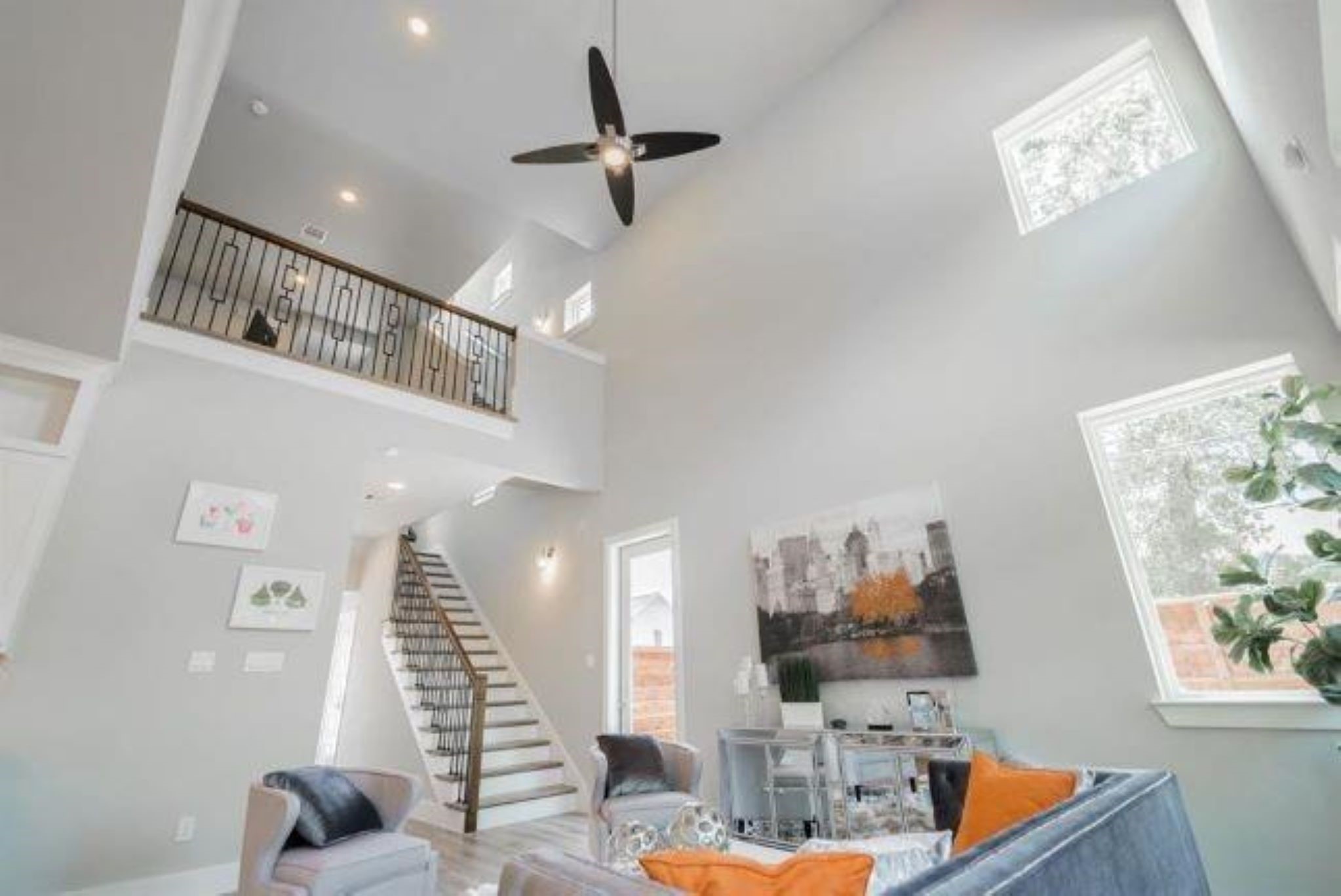 1414 W 34th 1/2 Street Property Photo 9