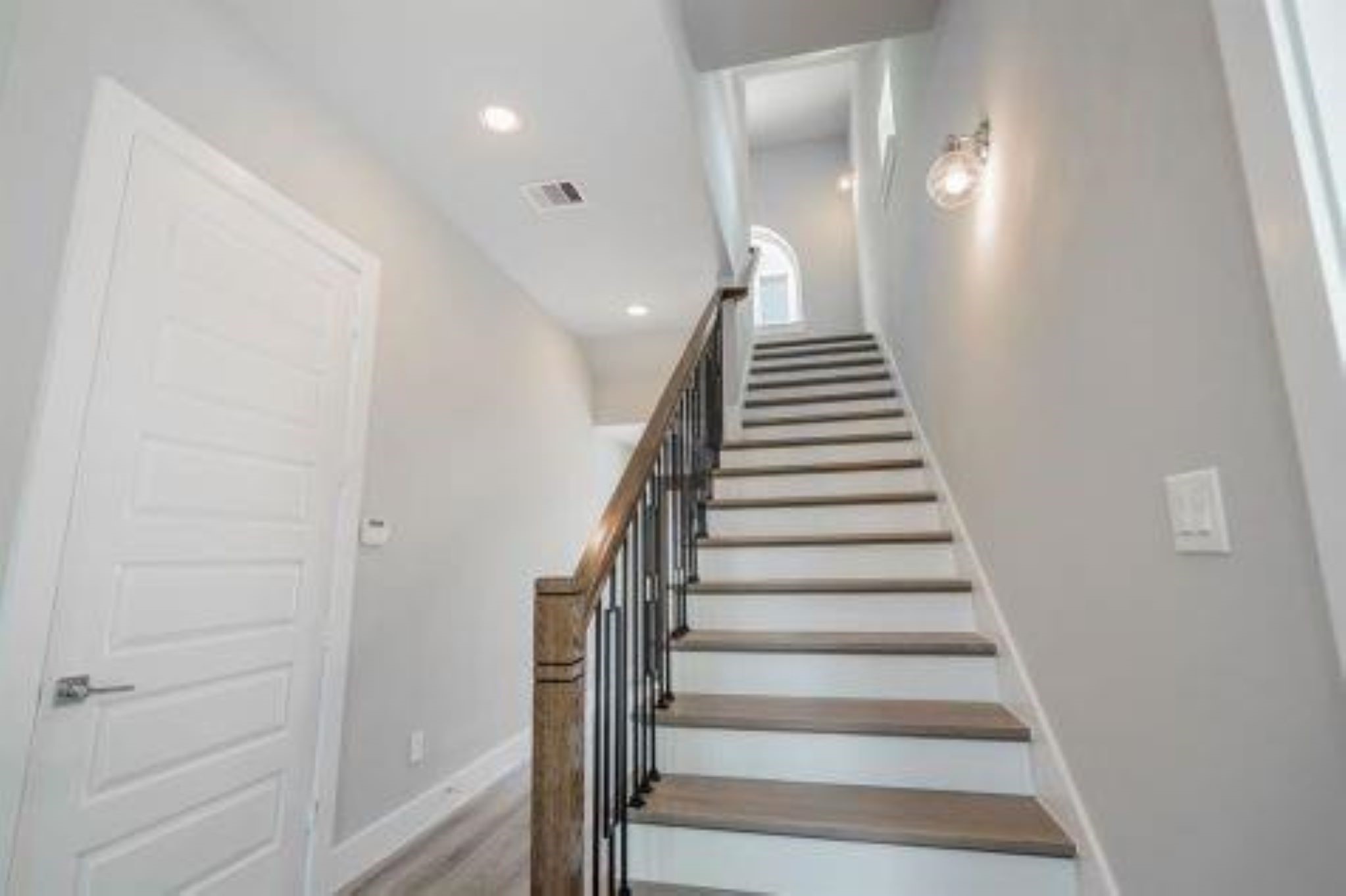 1414 W 34th 1/2 Street Property Photo 11