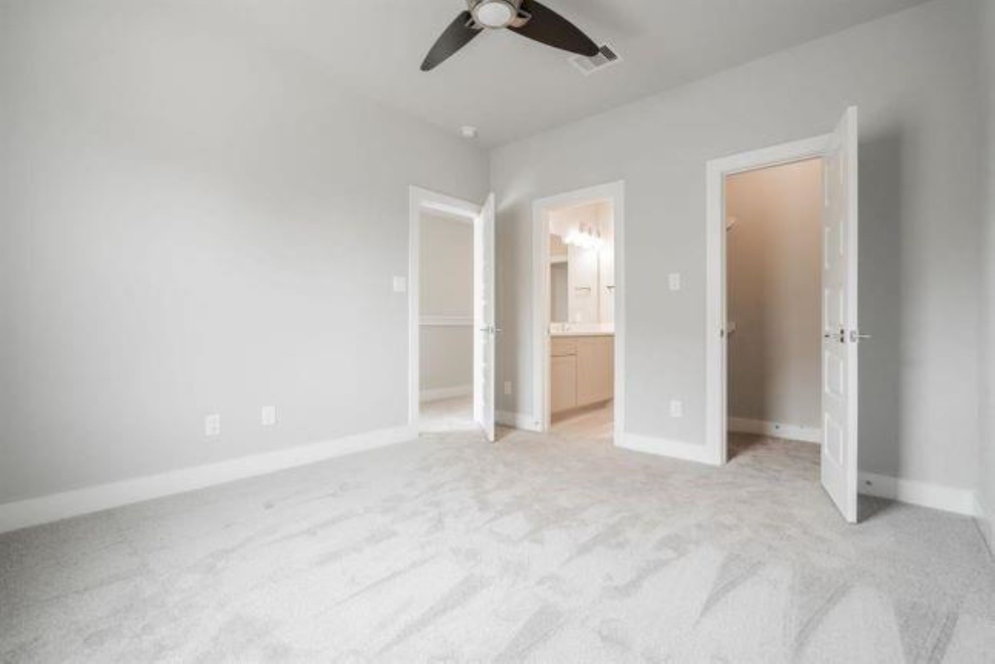 1414 W 34th 1/2 Street Property Photo 23