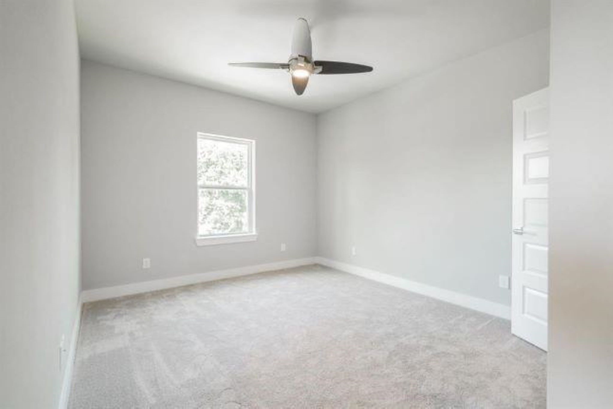 1414 W 34th 1/2 Street Property Photo 24