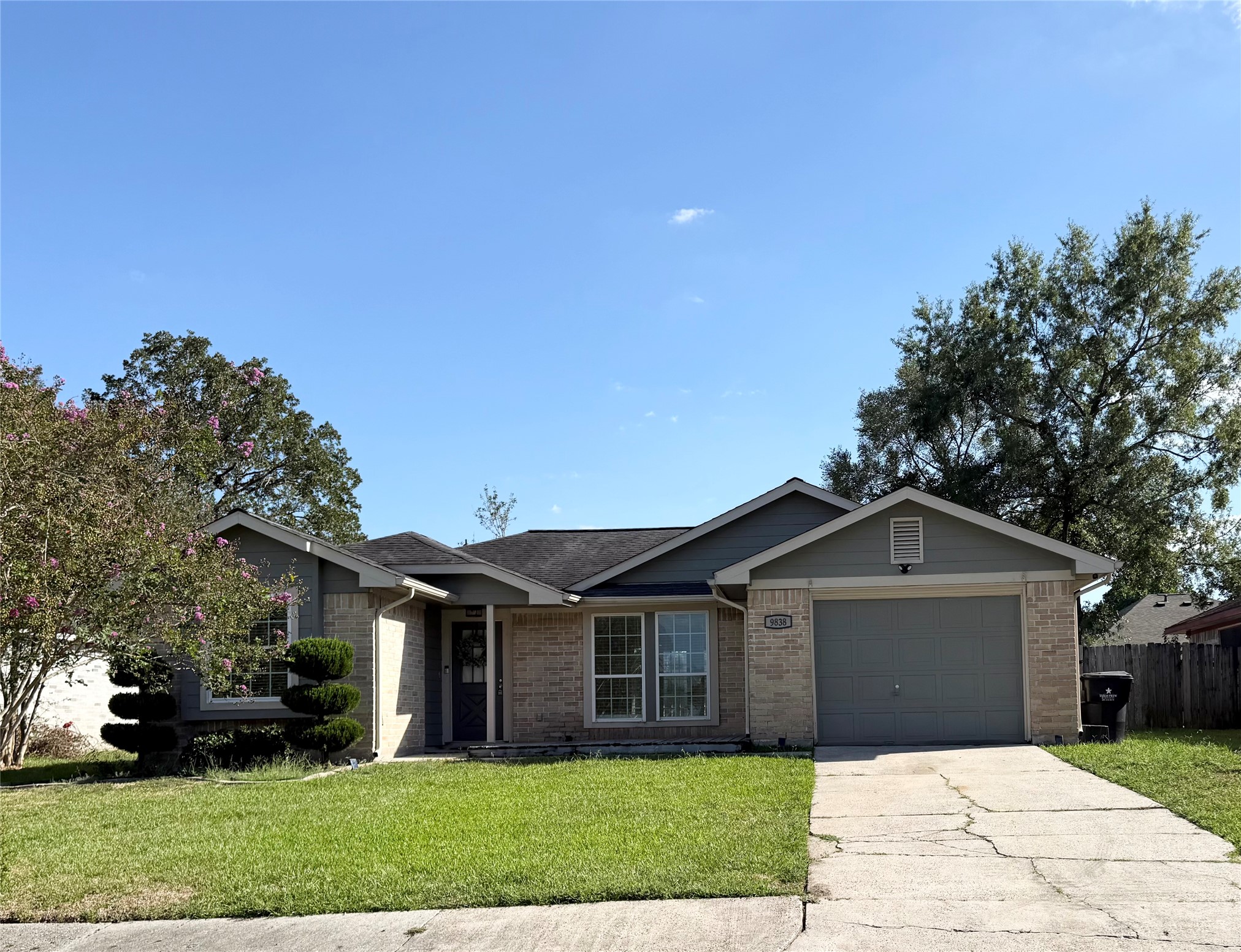 9838 Golden Eagle Street Property Photo 4
