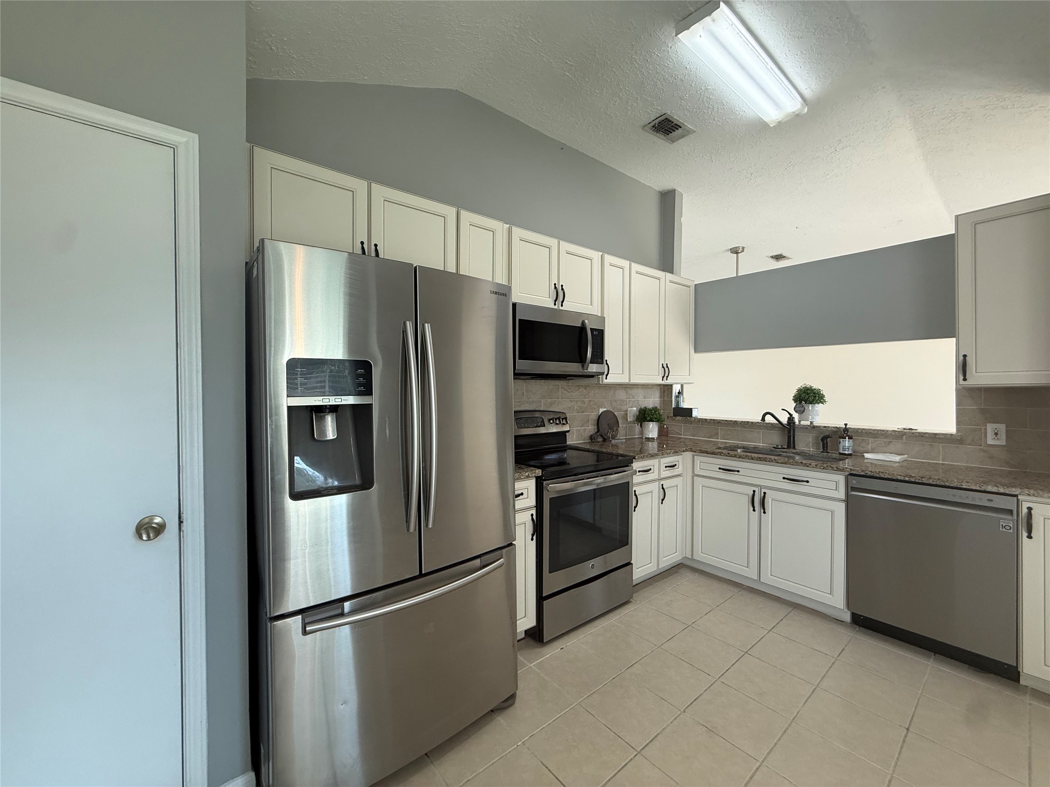 9838 Golden Eagle Street Property Photo 28