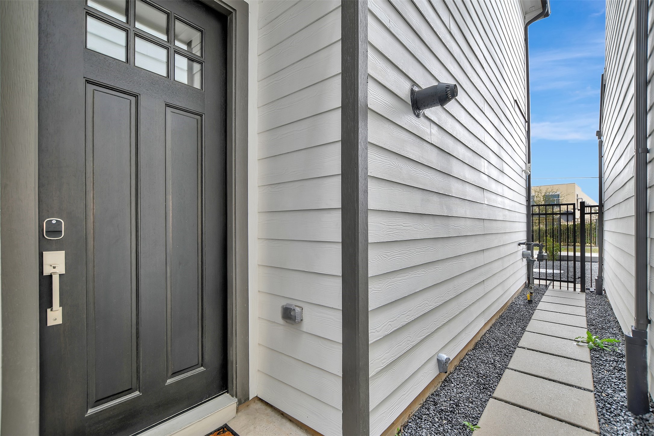 119 E 43rd Street B Property Photo 5