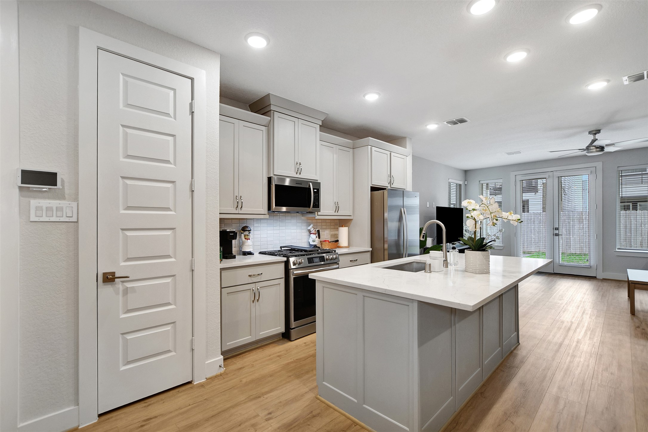 119 E 43rd Street B Property Photo 8