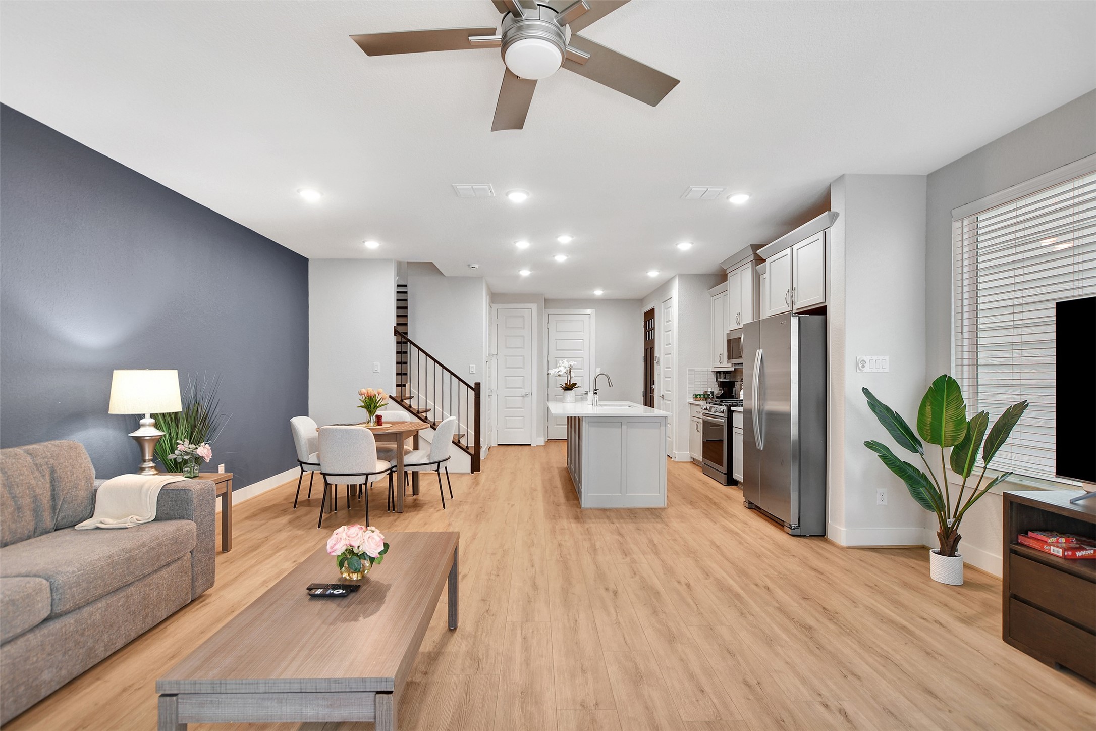 119 E 43rd Street B Property Photo 10